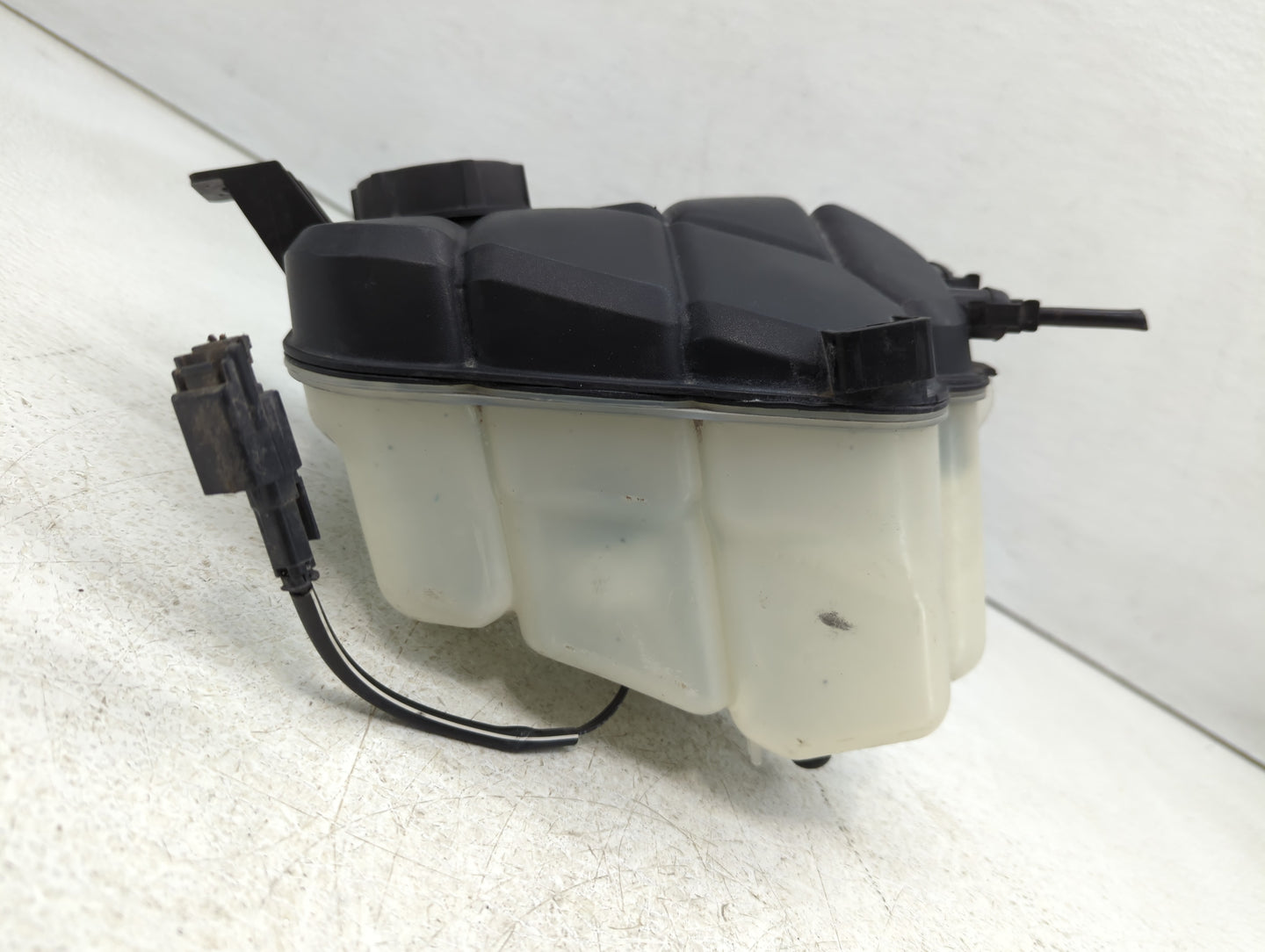 2009-2016 Volvo S60 Radiator Coolant Overflow Expansion Tank Bottle 564548 - Oemusedautoparts1.com