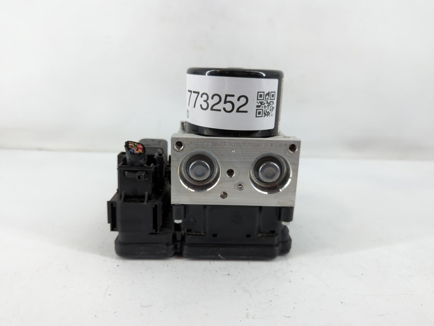 2013 Volvo S60 ABS Pump Control Module Replacement P/N:31329137 Fits OEM Used Auto Parts - Oemusedautoparts1.com
