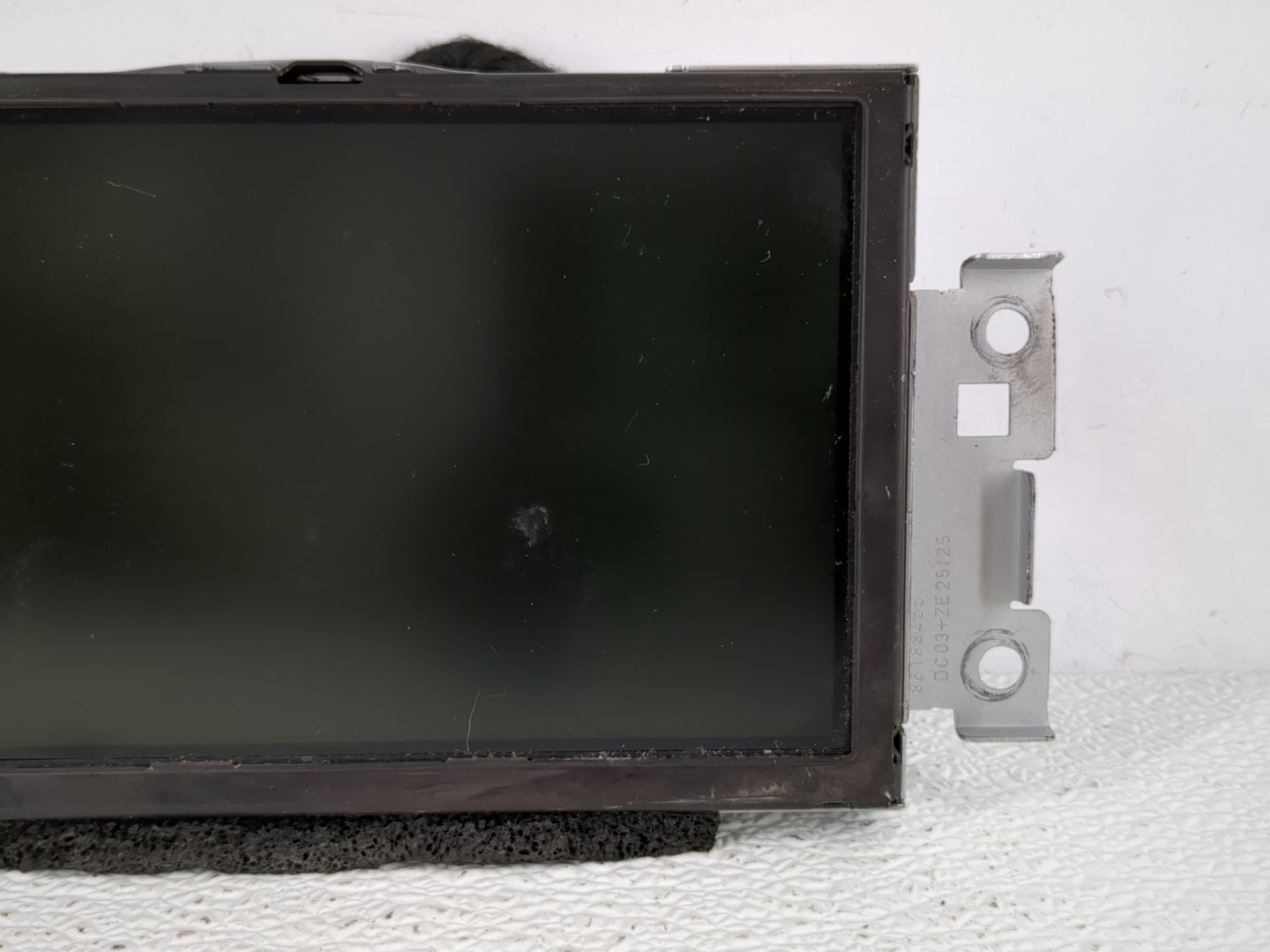 2013 Volvo V60 Radio AM FM Cd Player Receiver Replacement P/N:31396001 Fits OEM Used Auto Parts - Oemusedautoparts1.com