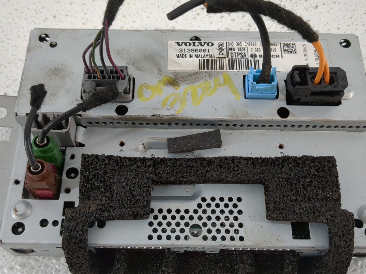 2013 Volvo V60 Radio AM FM Cd Player Receiver Replacement P/N:31396001 Fits OEM Used Auto Parts - Oemusedautoparts1.com