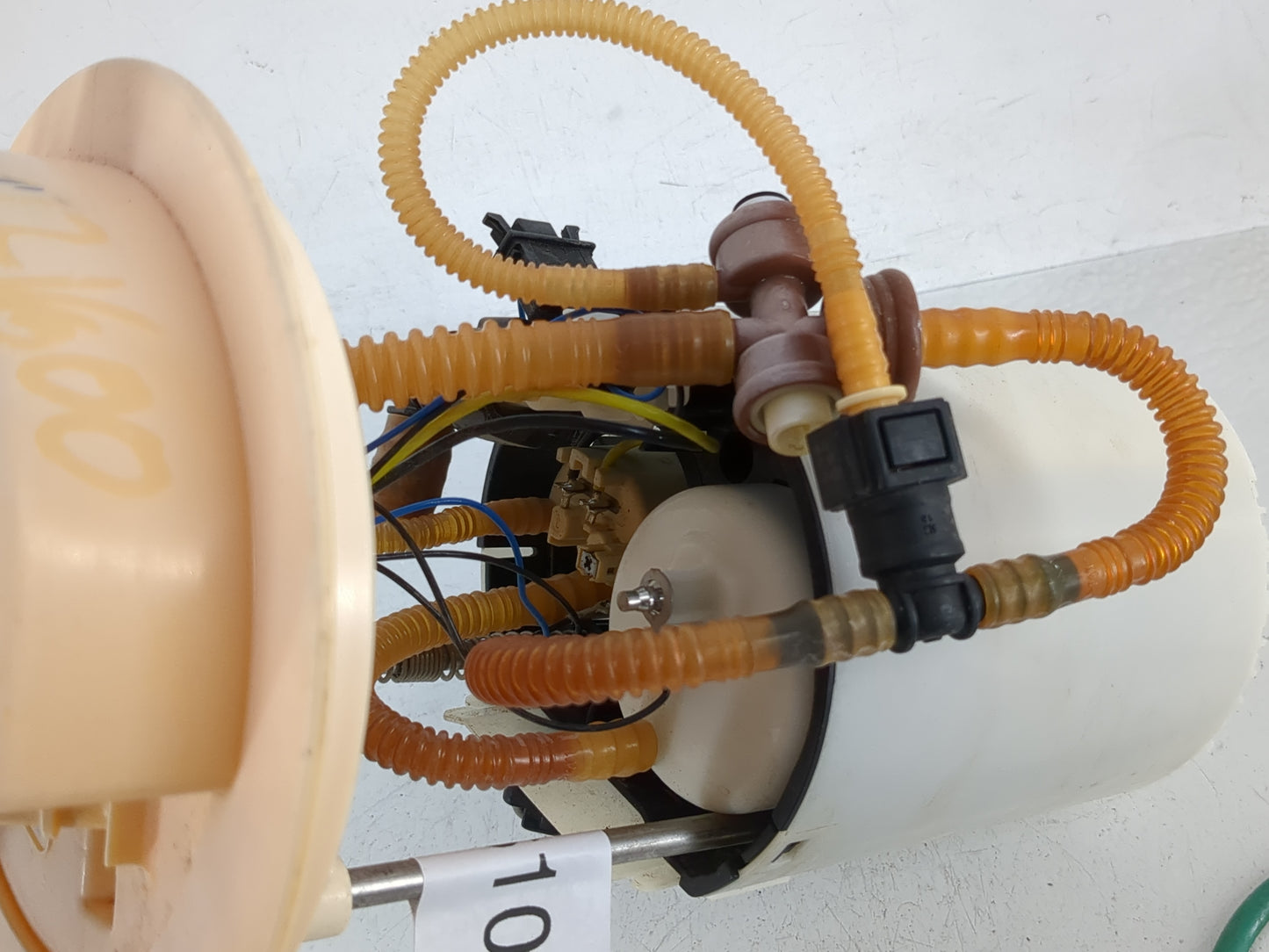 2015-2016 Volvo V60 Electrical Gas Fuel Pump Assembly - Oemusedautoparts1.com
