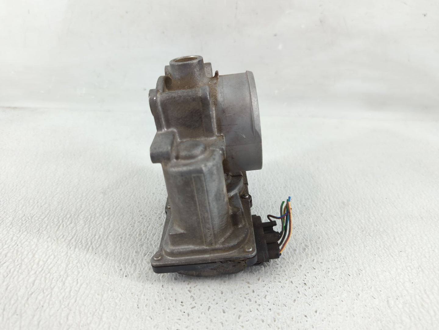 2015-2016 Volvo V60 Throttle Body P/N:31331277 Fits Fits 2013 2014 2015 2016 OEM Used Auto Parts - Oemusedautoparts1.com