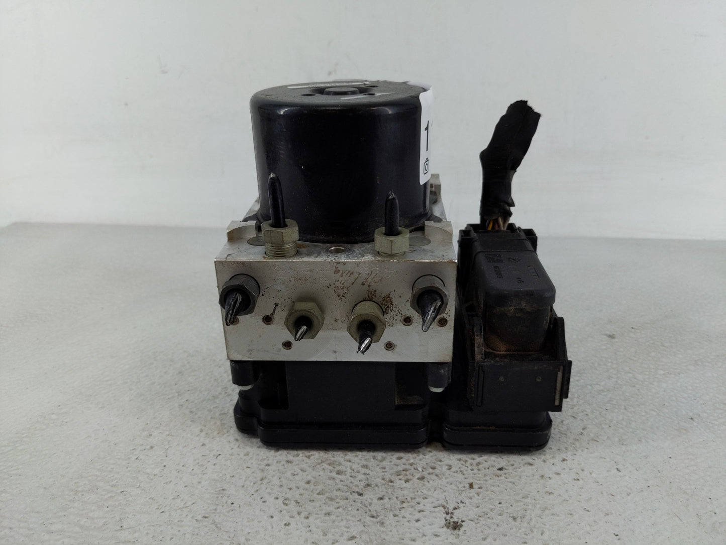 2013 Volvo V60 ABS Pump Control Module Replacement P/N:P31329137 Fits OEM Used Auto Parts - Oemusedautoparts1.com