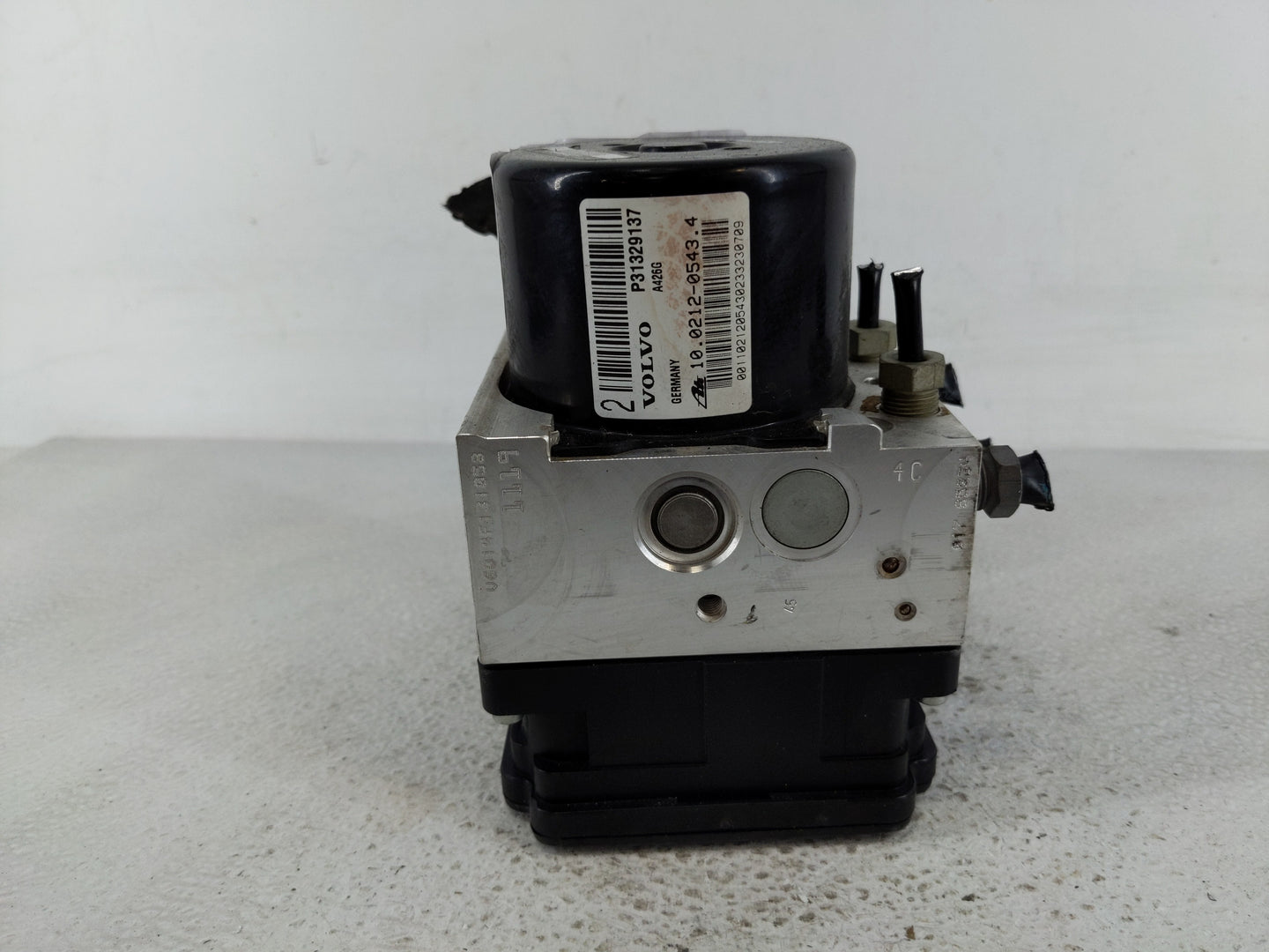 2013 Volvo V60 ABS Pump Control Module Replacement P/N:P31329137 Fits OEM Used Auto Parts - Oemusedautoparts1.com