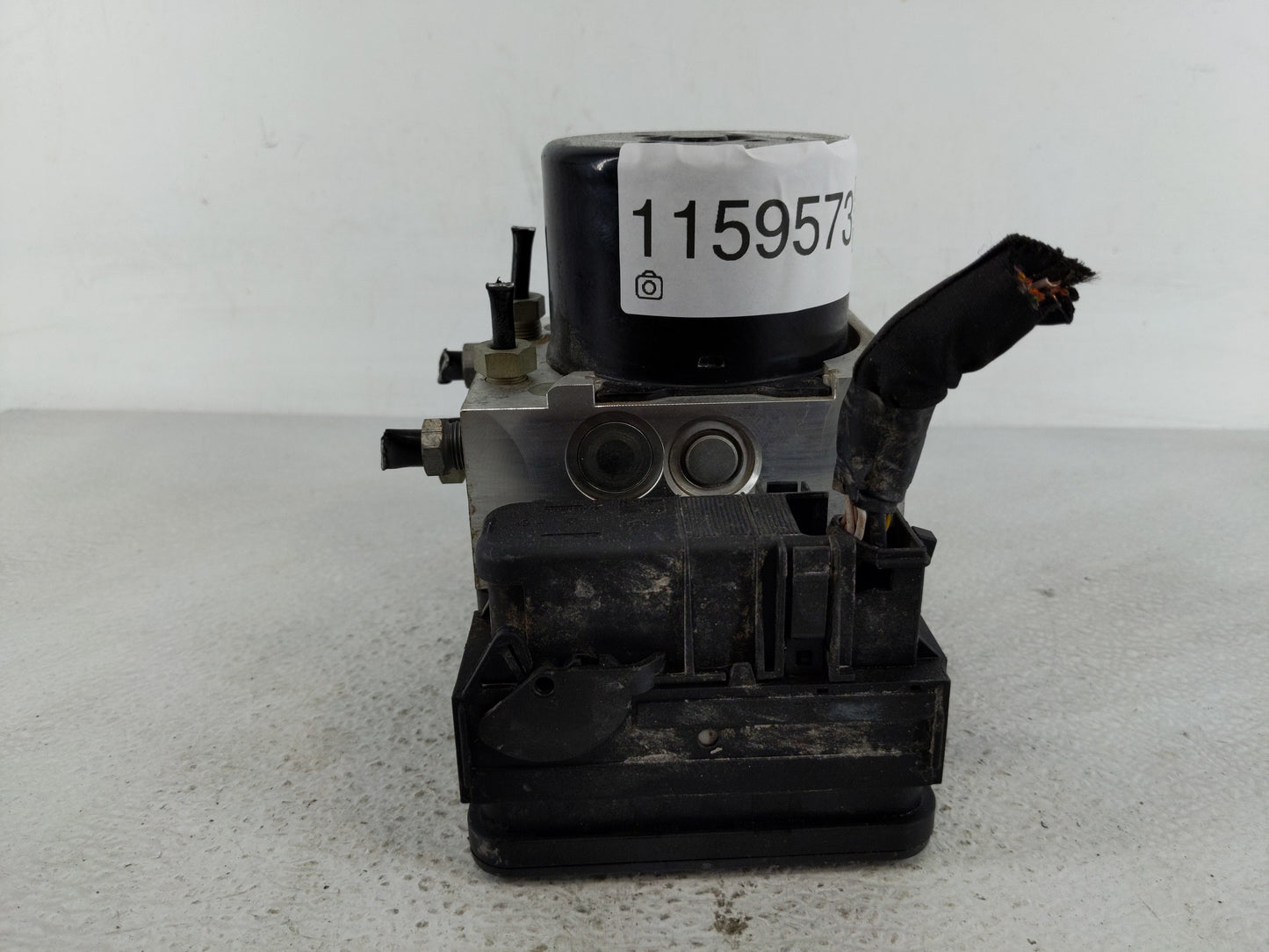 2013 Volvo V60 ABS Pump Control Module Replacement P/N:P31329137 Fits OEM Used Auto Parts - Oemusedautoparts1.com