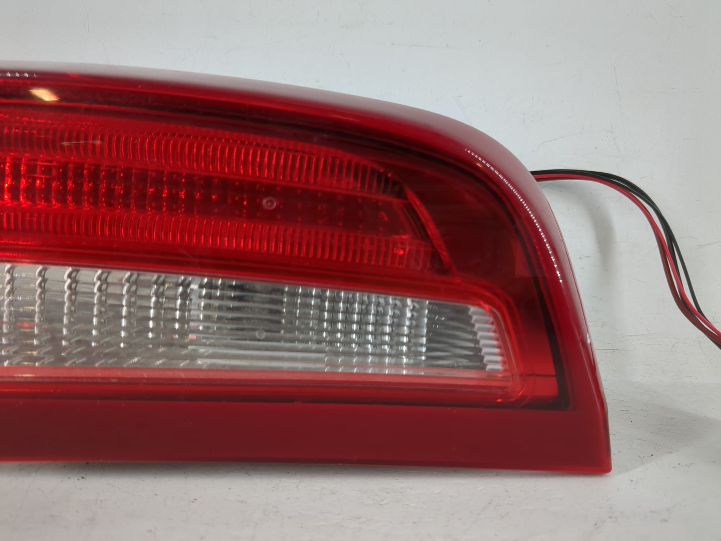 2013 Volvo V60 Tail Light Assembly Passenger Right OEM P/N:30796271 Fits Fits 2011 2012 2014 2015 2016 2017 2018 OEM Used Au