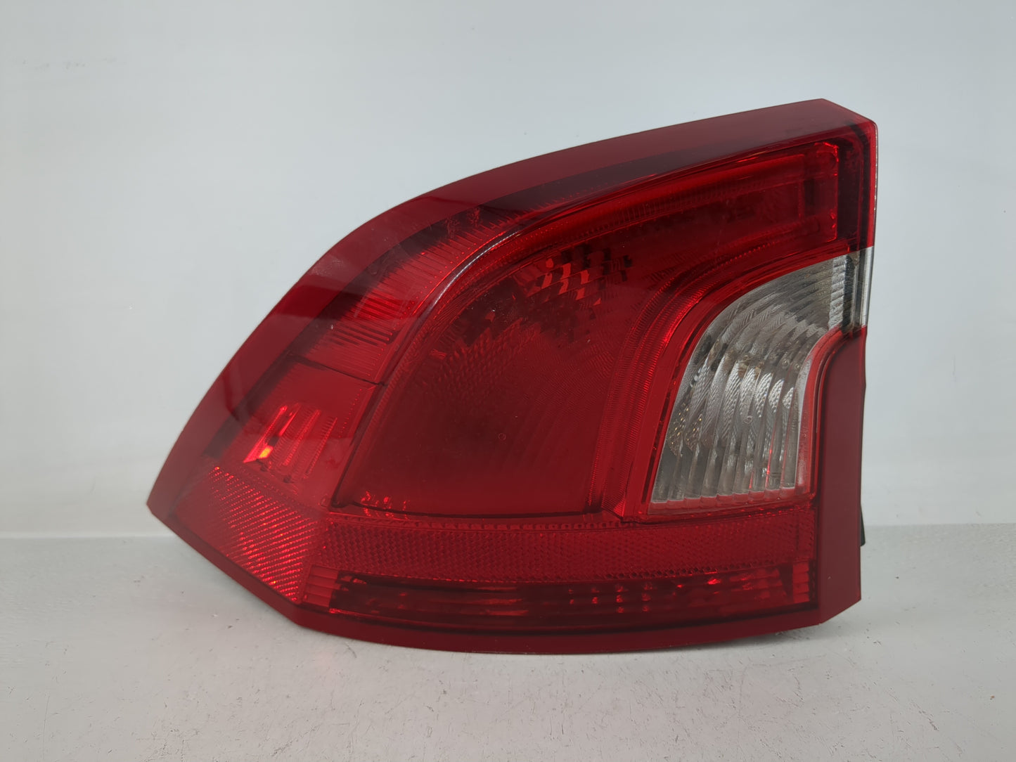 2013 Volvo V60 Tail Light Assembly Driver Left OEM P/N:30796267 Fits Fits 2012 2014 2015 2016 2017 OEM Used Auto Parts - Oem
