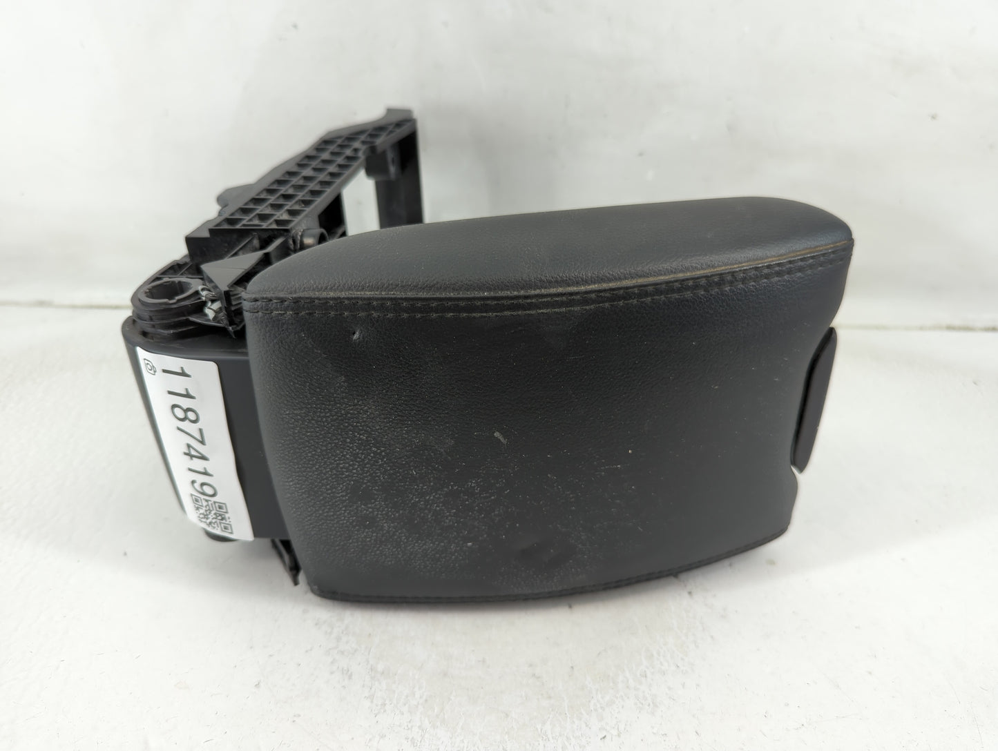 2013-2018 Volvo V60 Center Console Armrest Cover Lid P/N:7923 Fits Fits 2011 2012 2013 2014 2015 2016 2017 2018 OEM Used Aut