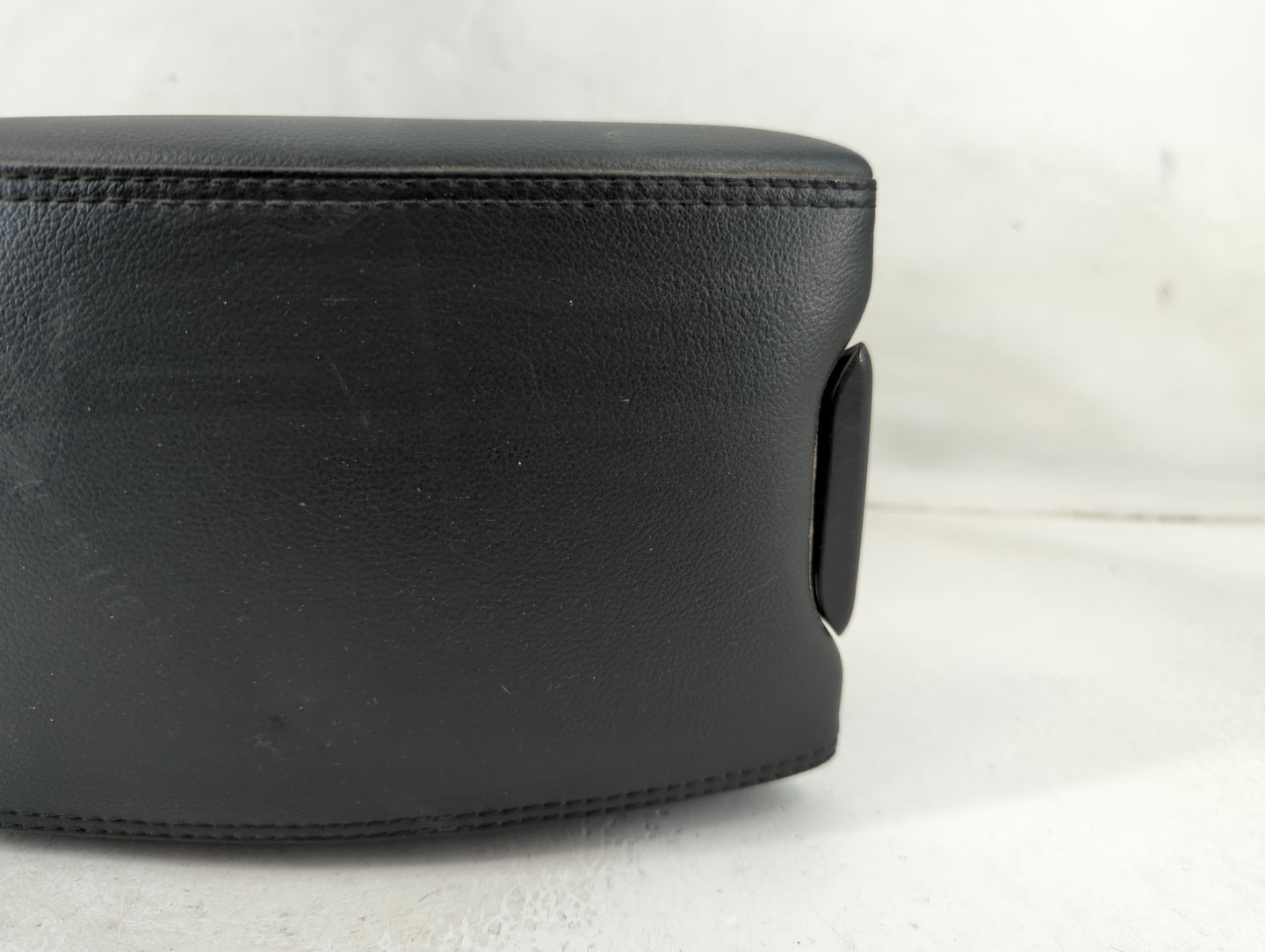 2013-2018 Volvo V60 Center Console Armrest Cover Lid P/N:7923 Fits Fits 2011 2012 2013 2014 2015 2016 2017 2018 OEM Used Aut