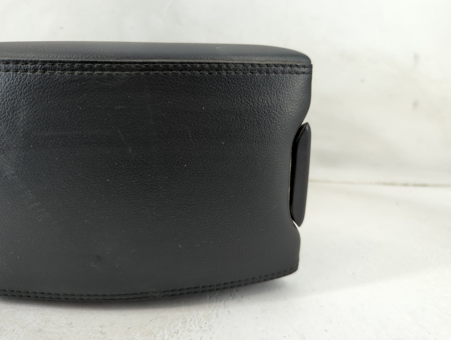 2013-2018 Volvo V60 Center Console Armrest Cover Lid P/N:7923 Fits Fits 2011 2012 2013 2014 2015 2016 2017 2018 OEM Used Aut