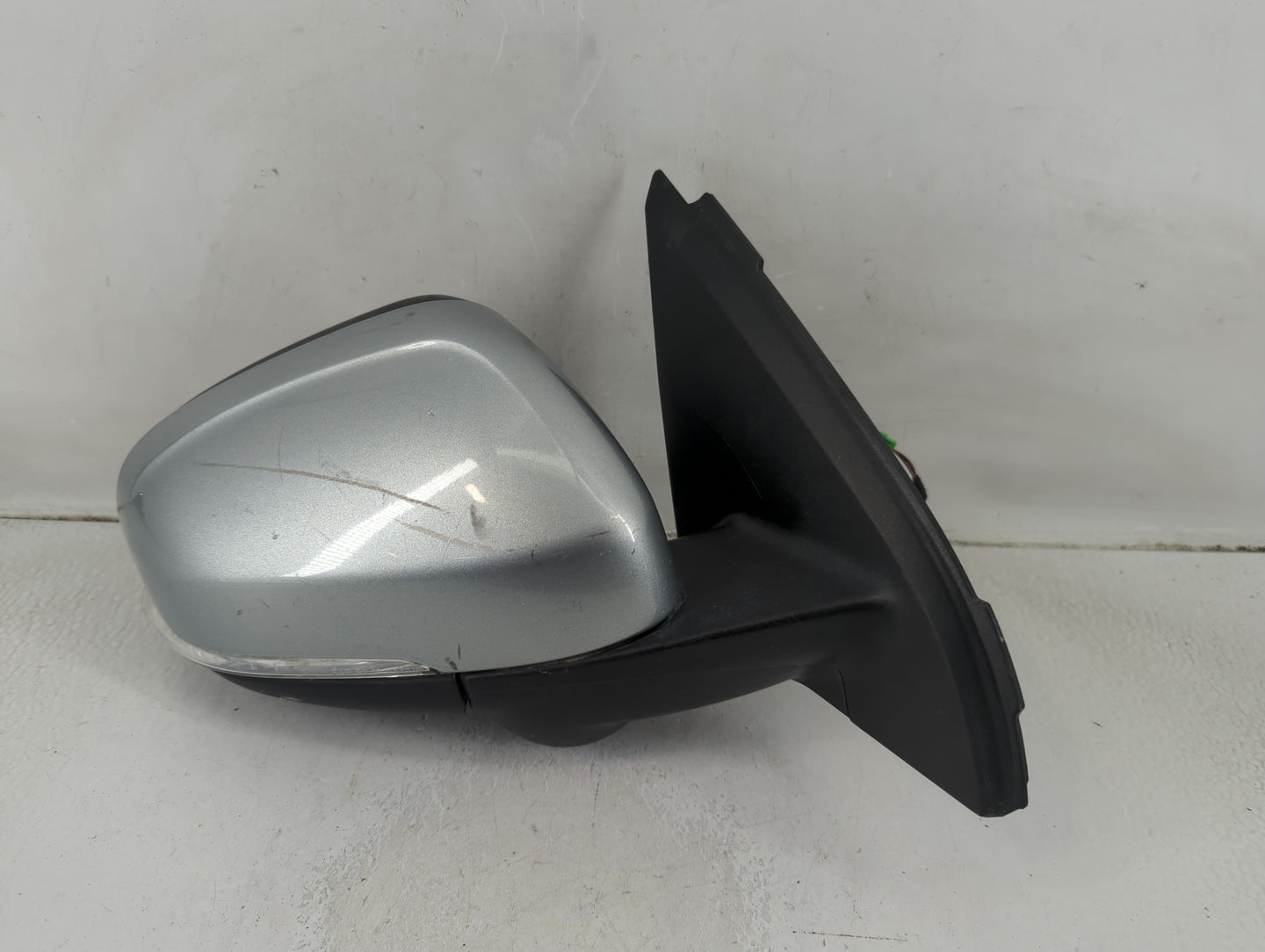 2013-2013 Volvo V60 Passenger Right Side View Manual Door Mirror Silver - Oemusedautoparts1.com