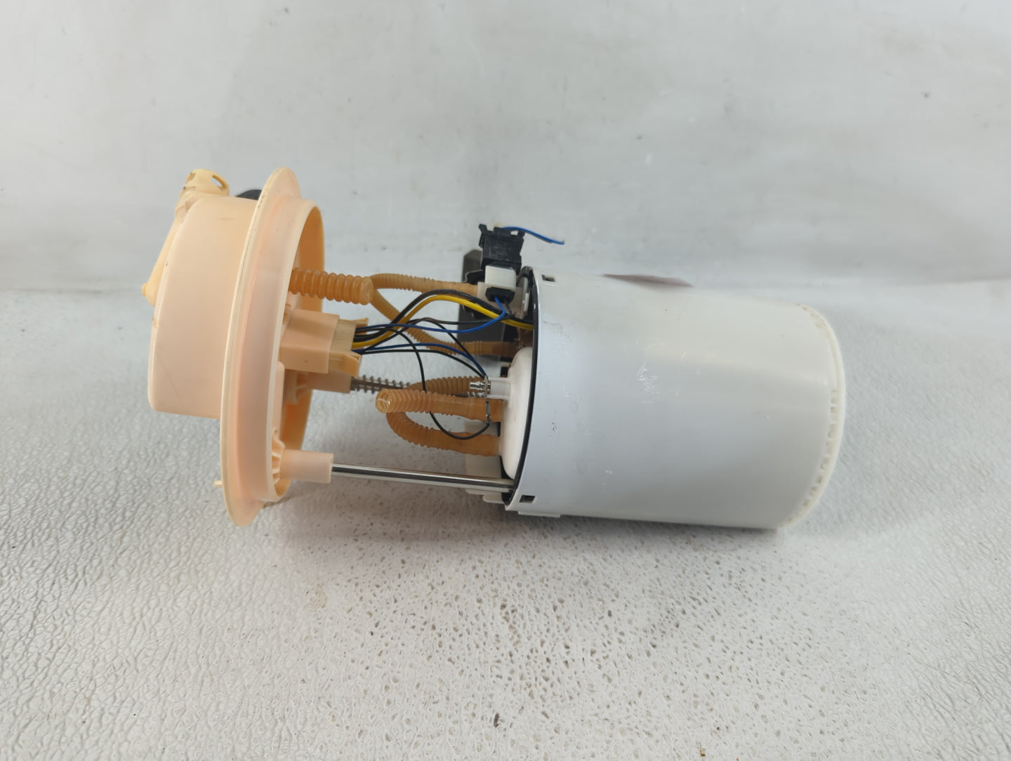 2015-2016 Volvo V60 Electrical Gas Fuel Pump Assembly - Oemusedautoparts1.com