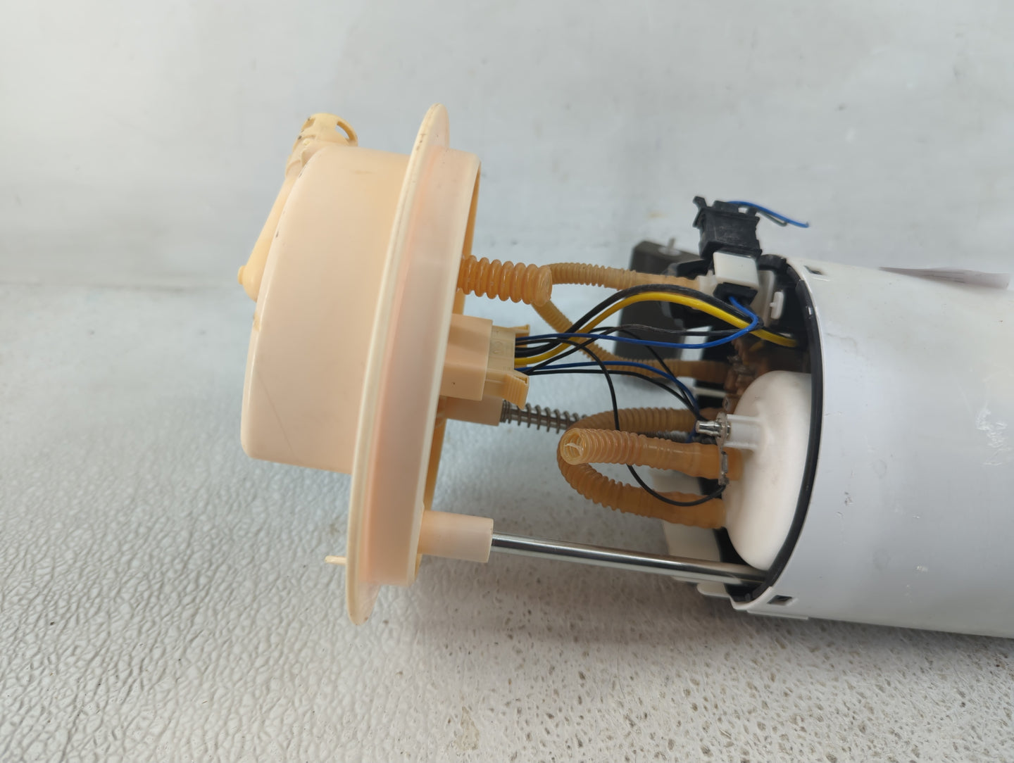 2015-2016 Volvo V60 Electrical Gas Fuel Pump Assembly - Oemusedautoparts1.com