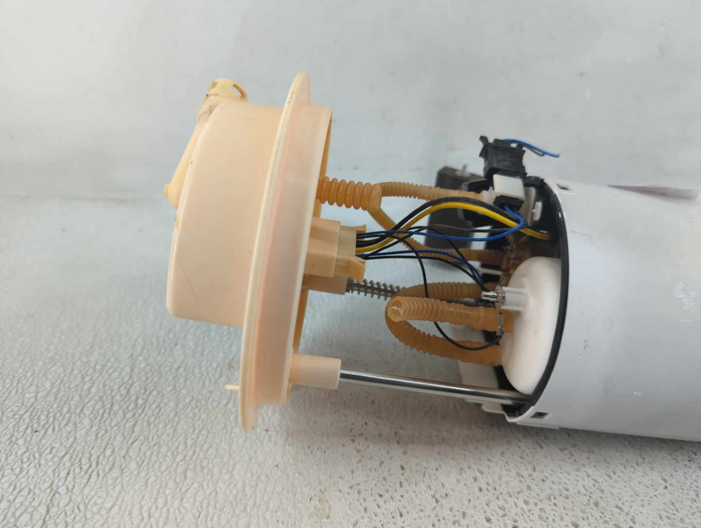 2015-2016 Volvo V60 Electrical Gas Fuel Pump Assembly - Oemusedautoparts1.com