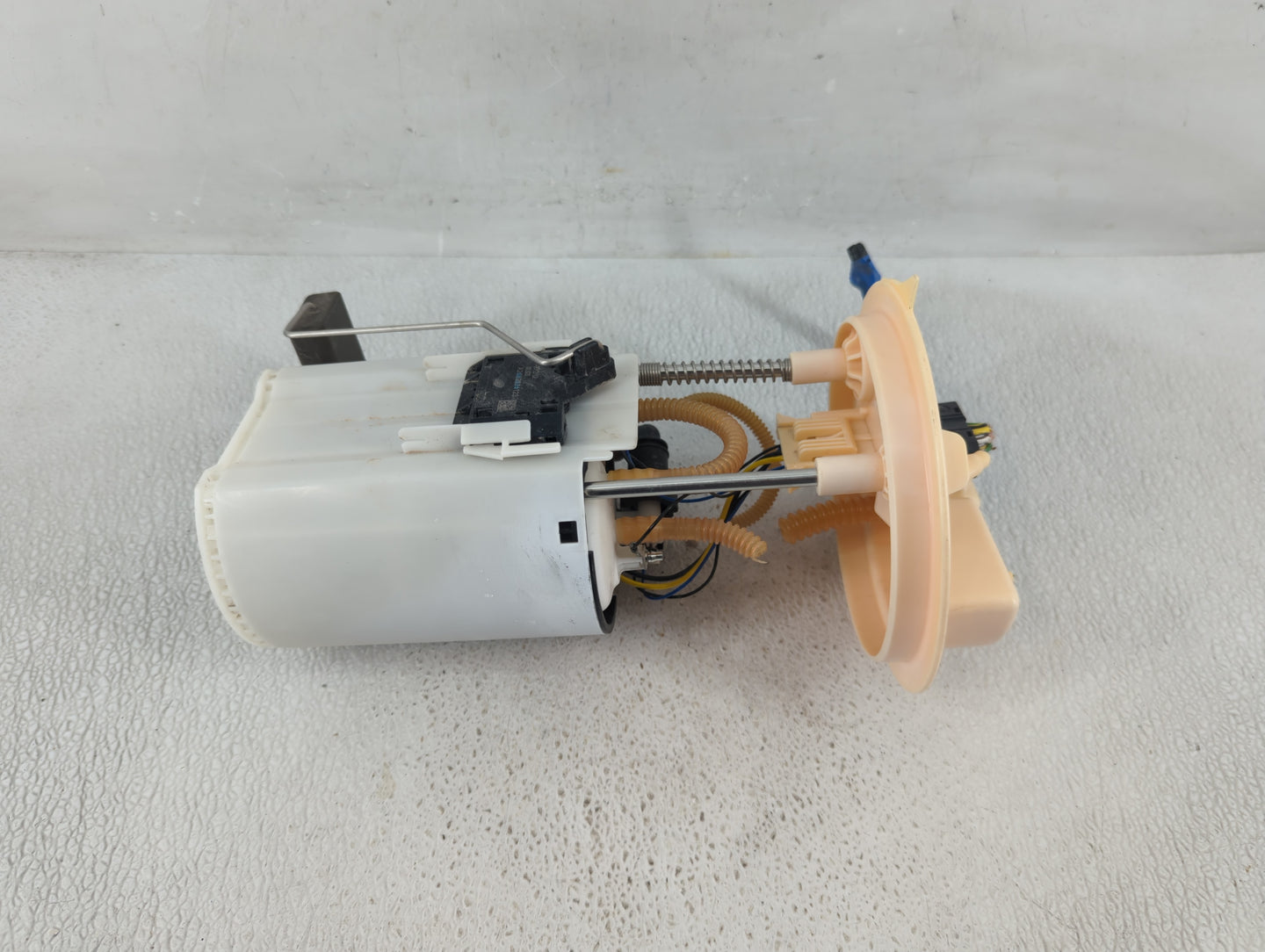 2015-2016 Volvo V60 Electrical Gas Fuel Pump Assembly - Oemusedautoparts1.com
