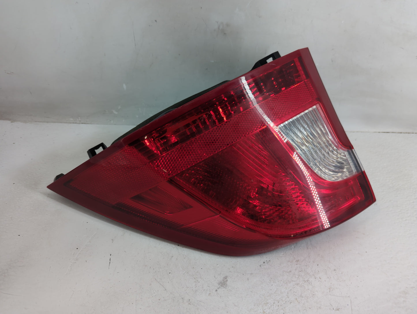 2013 Volvo V60 Tail Light Assembly Passenger Right OEM P/N:21510201 30796268 Fits Fits 2011 2012 2014 2015 2016 2017 2018 OE