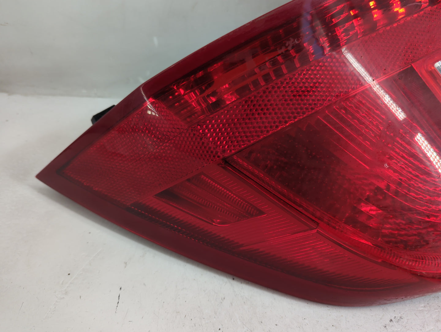 2013 Volvo V60 Tail Light Assembly Passenger Right OEM P/N:21510201 30796268 Fits Fits 2011 2012 2014 2015 2016 2017 2018 OE