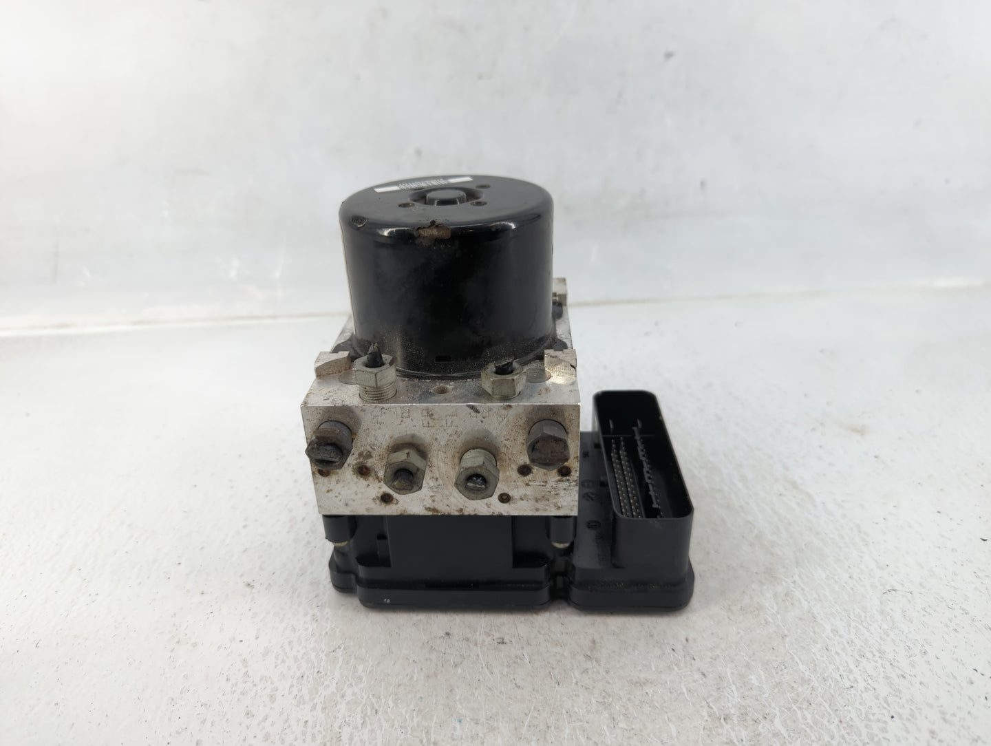 2013-2015 Volvo V60 ABS Pump Control Module Replacement P/N:P31329137 Fits Fits 2011 2012 2013 2014 2015 2016 OEM Used Auto 