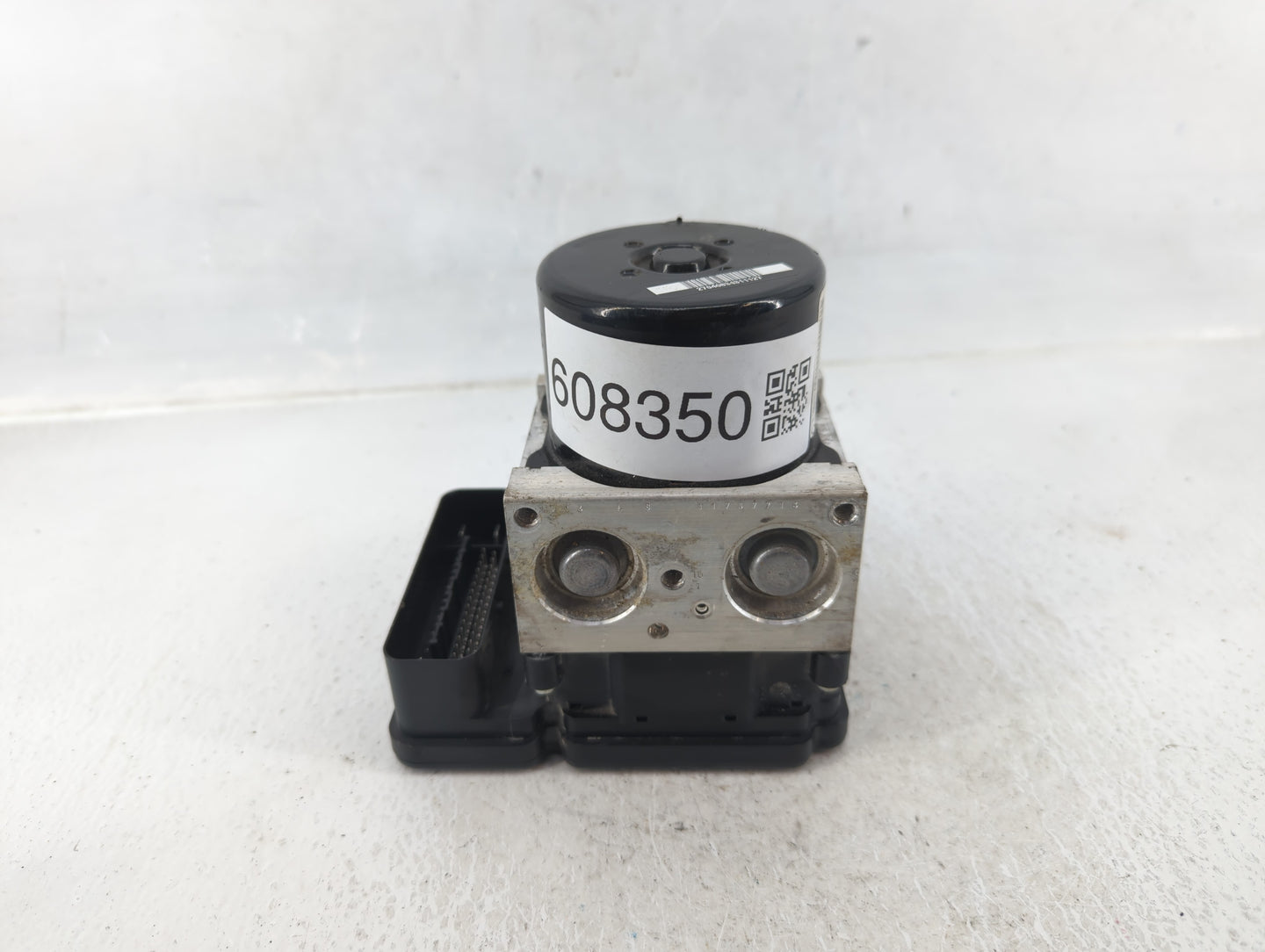 2013-2015 Volvo V60 ABS Pump Control Module Replacement P/N:P31329137 Fits Fits 2011 2012 2013 2014 2015 2016 OEM Used Auto 