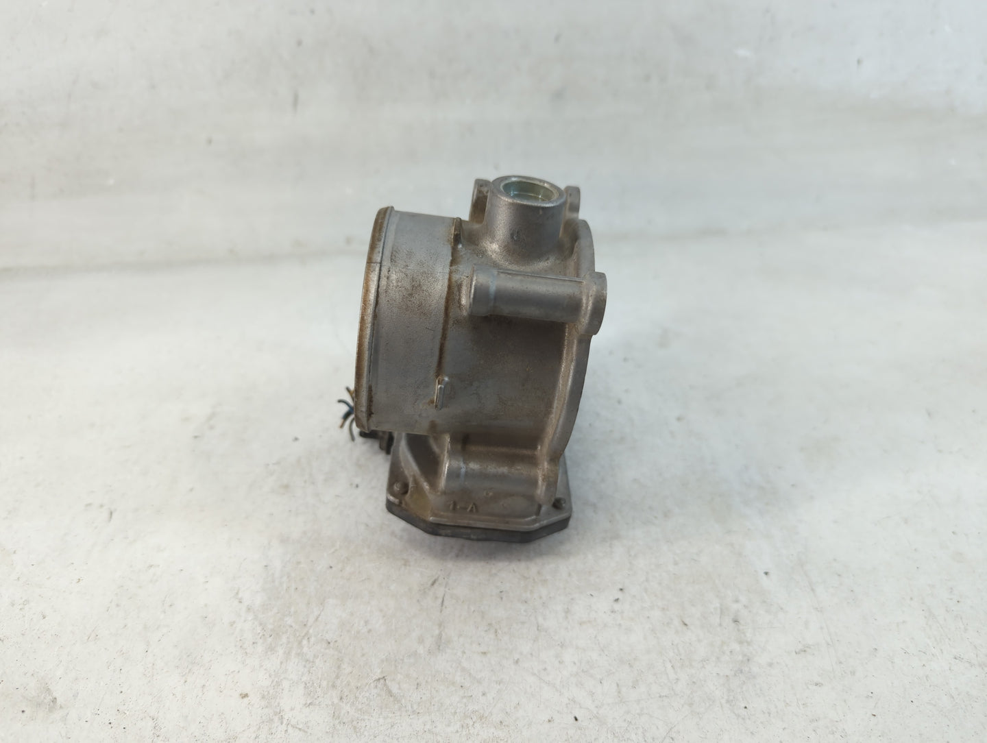 2015-2016 Volvo V60 Throttle Body P/N:142004P17 Fits Fits 2013 2014 2015 2016 OEM Used Auto Parts - Oemusedautoparts1.com