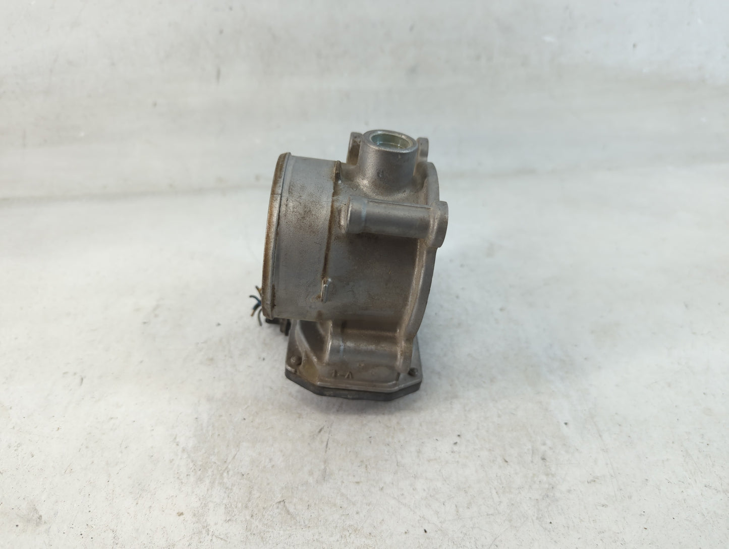 2015-2016 Volvo V60 Throttle Body P/N:142004P17 Fits Fits 2013 2014 2015 2016 OEM Used Auto Parts - Oemusedautoparts1.com