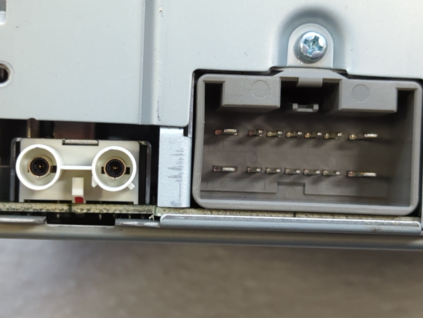Volvo V70 Am Fm Cd Player Radio Receiver - Oemusedautoparts1.com