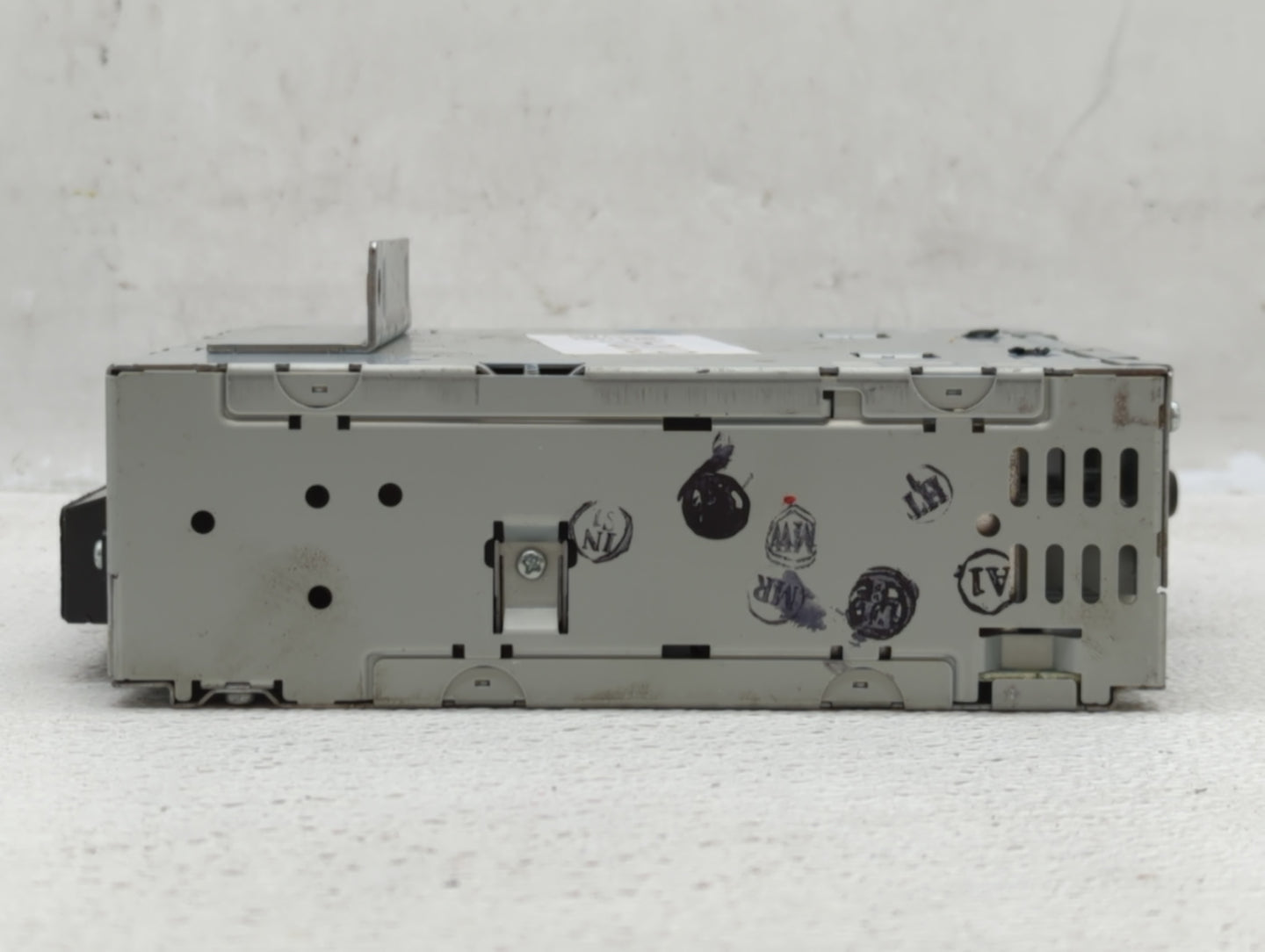 Volvo V70 Am Fm Cd Player Radio Receiver - Oemusedautoparts1.com