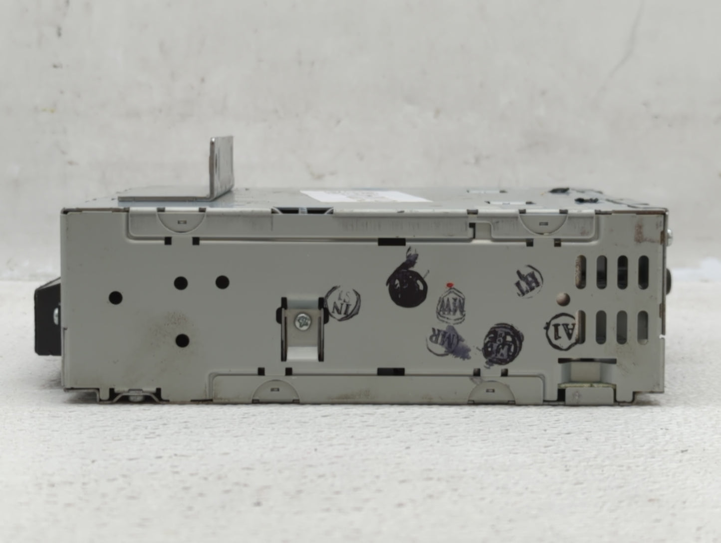 Volvo V70 Am Fm Cd Player Radio Receiver - Oemusedautoparts1.com