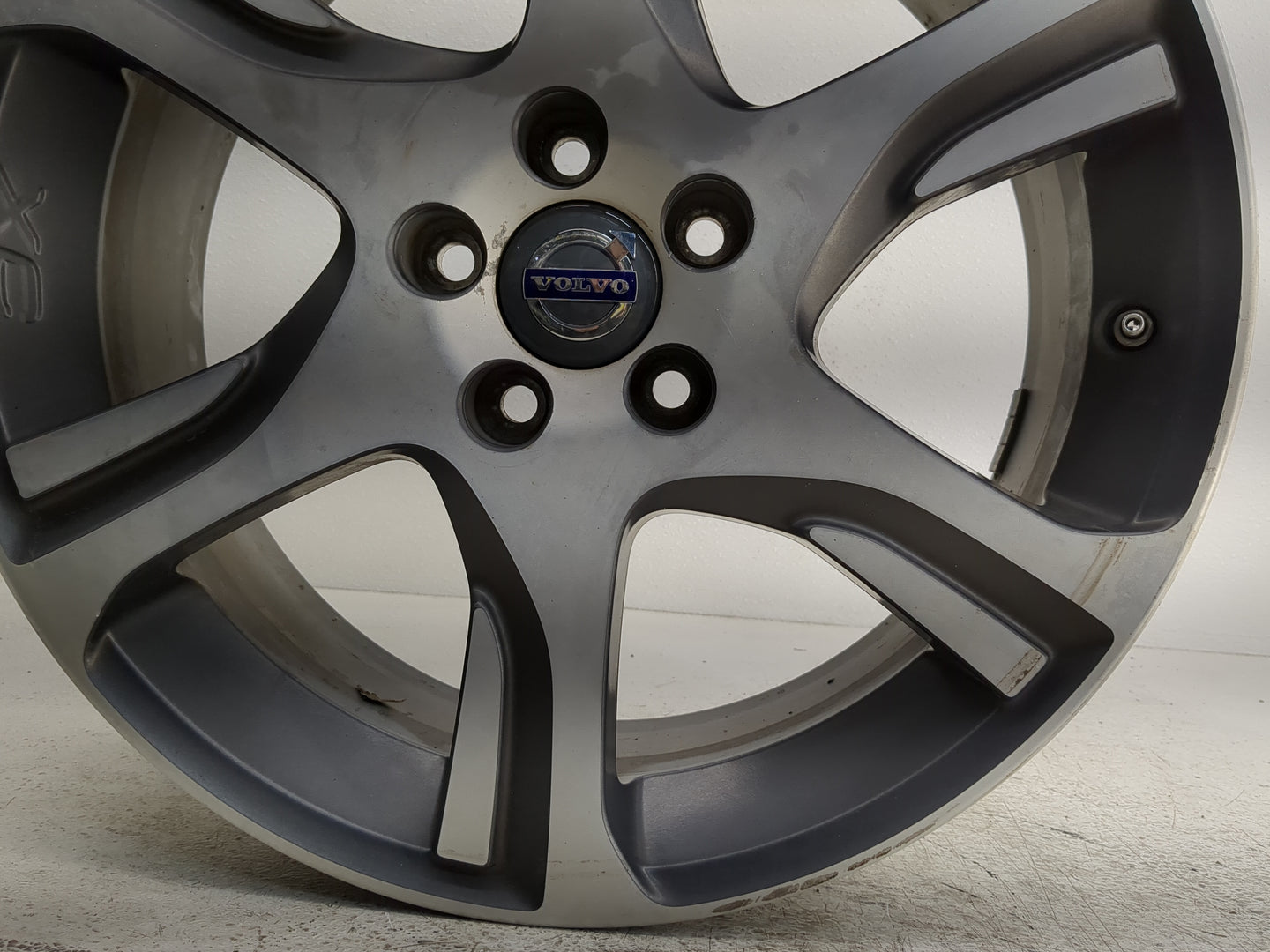 2012-2015 Volvo Xc70 Oem Wheel Rim - Oemusedautoparts1.com