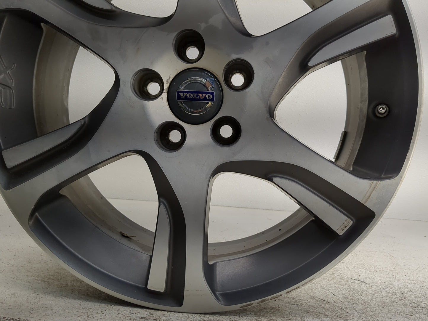 2012-2015 Volvo Xc70 Oem Wheel Rim - Oemusedautoparts1.com