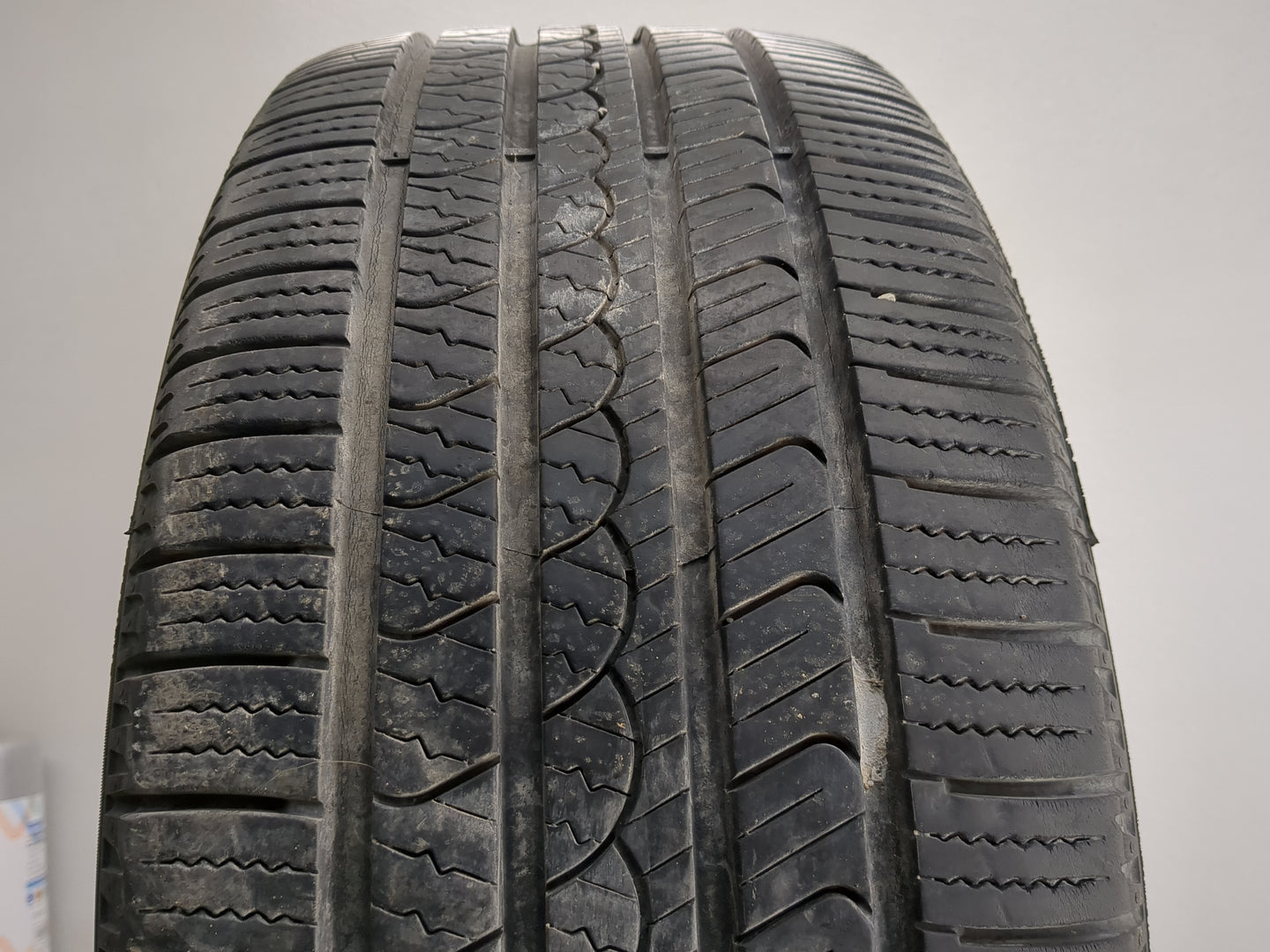 Used Tire 235/50R18 FIRELLI P7 AS PLUS 3 97V - Tread Depth 9/32 - Oemusedautoparts1.com