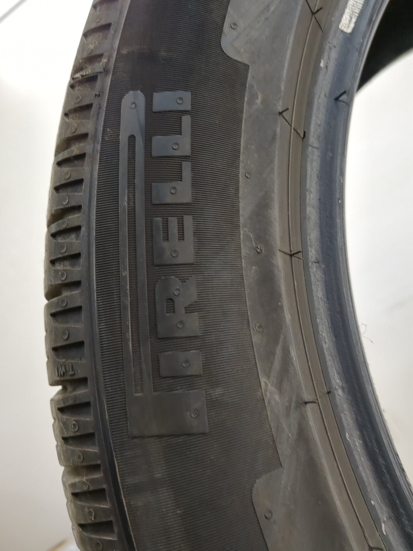 Used Tire 235/50R18 FIRELLI P7 AS PLUS 3 97V - Tread Depth 9/32 - Oemusedautoparts1.com