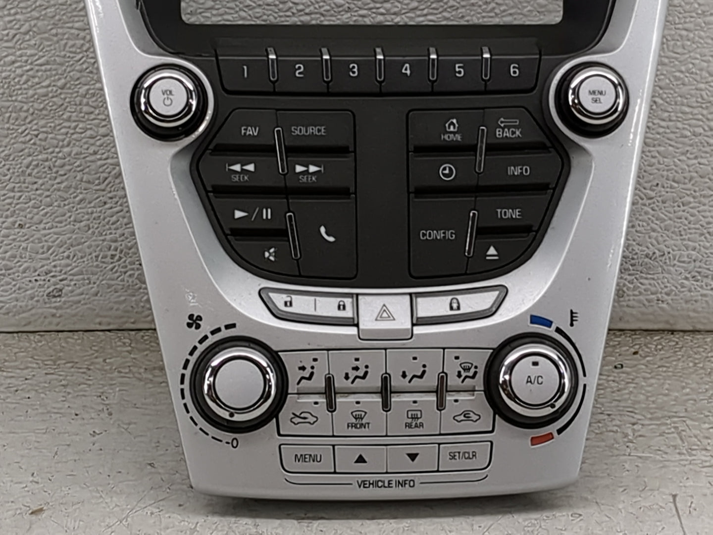 2012-2015 Chevrolet Equinox Radio Control Panel Silver 1468180 - Oemusedautoparts1.com