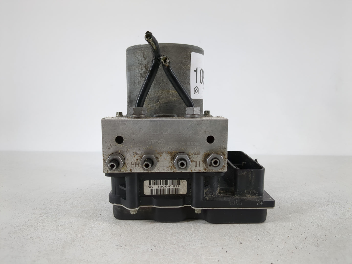 2014-2016 Audi A4 ABS Pump Control Module Replacement P/N:0 265 239 452 8K0 907 379 CE Fits Fits 2014 2015 2016 OEM Used Aut