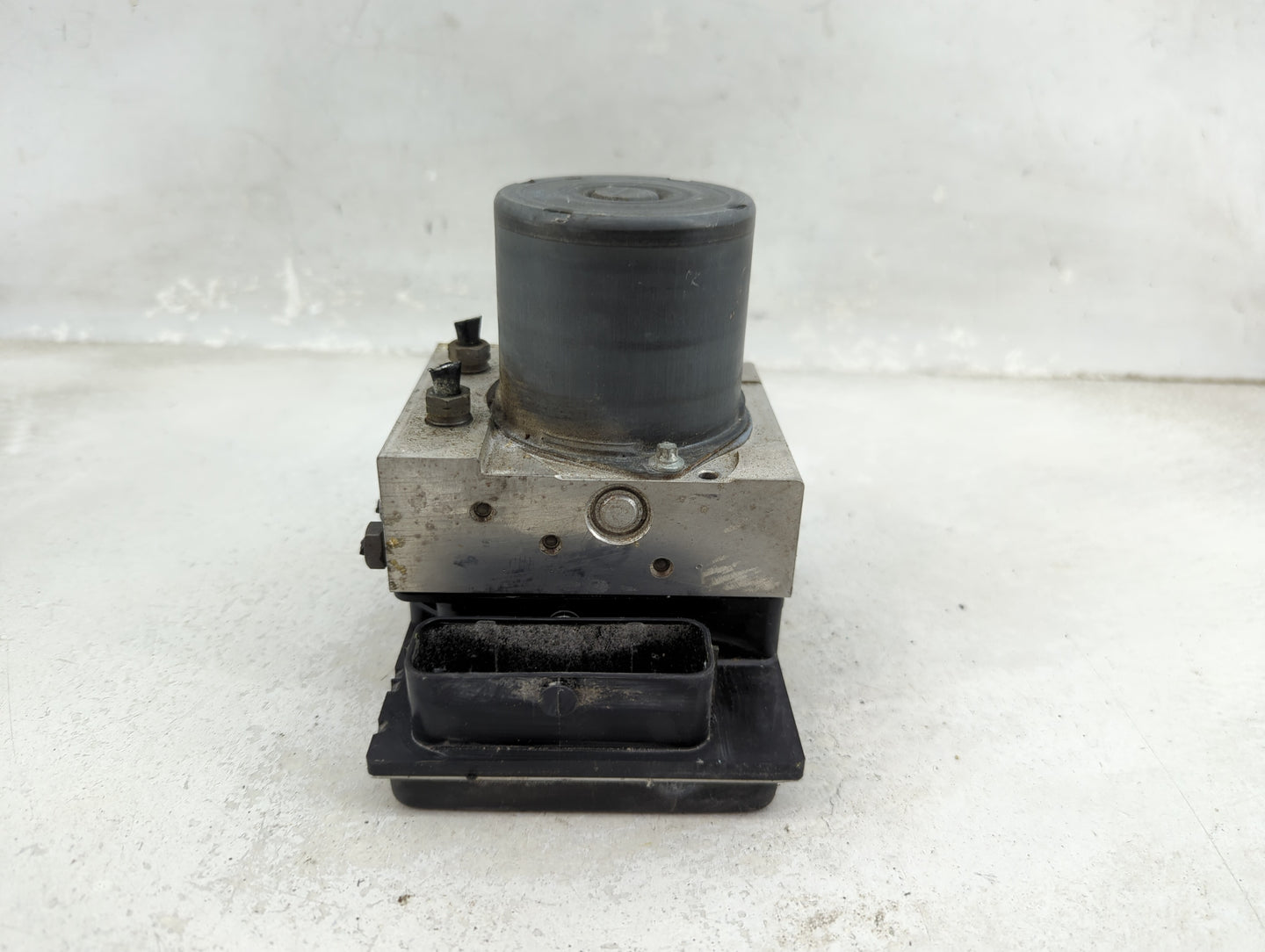 2014-2016 Audi A4 ABS Pump Control Module Replacement P/N:8K0 907 379 CK Fits Fits 2014 2015 2016 OEM Used Auto Parts - Oemu