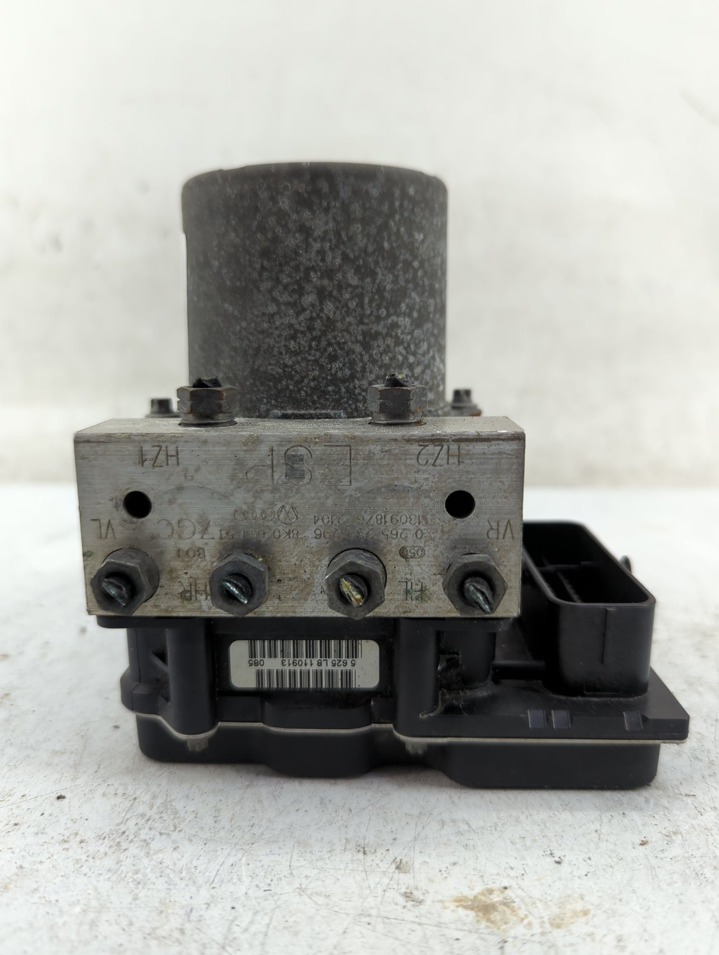 2014-2016 Audi A4 ABS Pump Control Module Replacement P/N:8K0 907 379 CF Fits Fits 2014 2015 2016 2017 OEM Used Auto Parts -