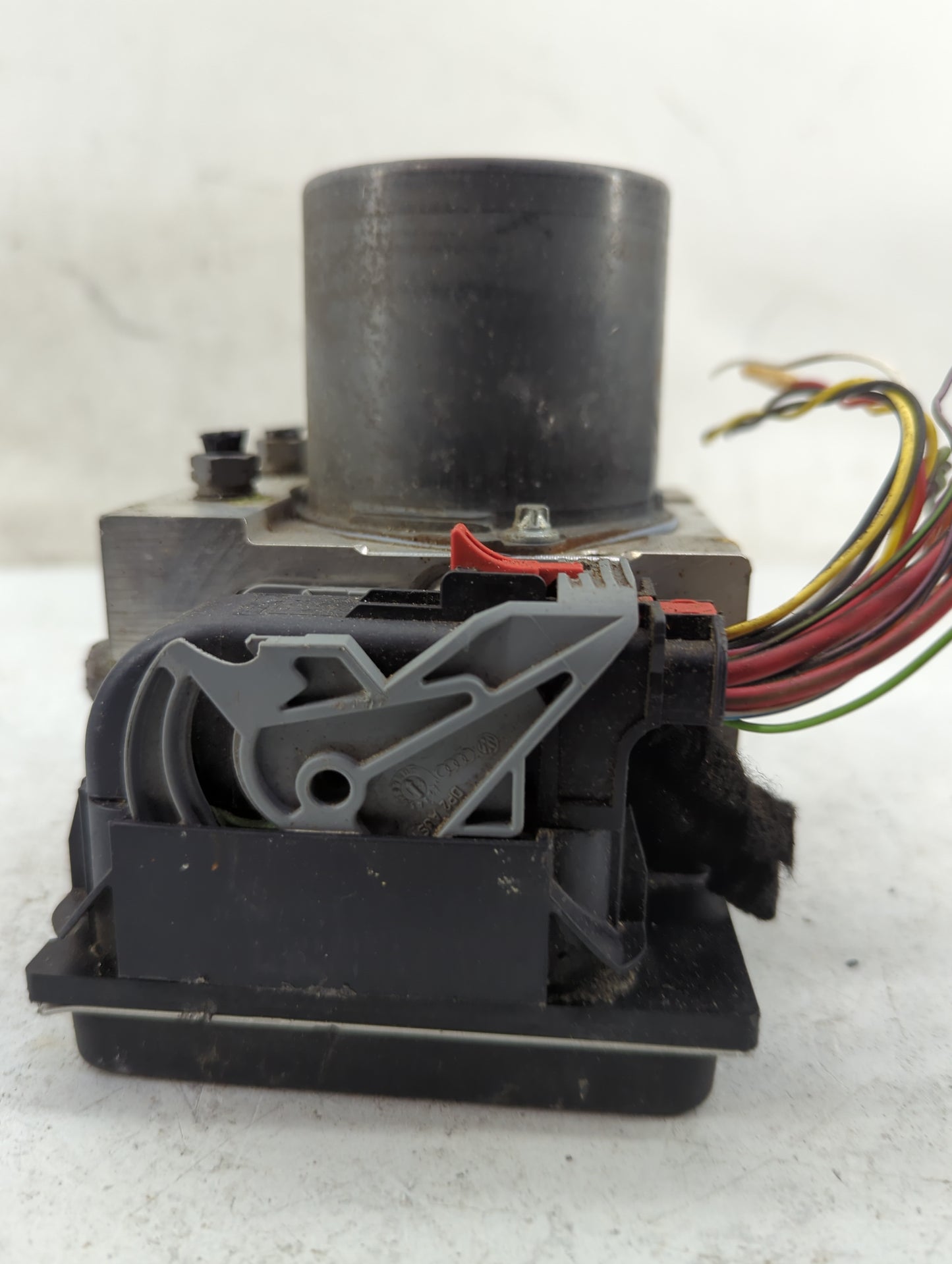 2014-2016 Audi A4 ABS Pump Control Module Replacement P/N:8K0 907 379 CP Fits Fits 2014 2015 2016 2017 OEM Used Auto Parts -