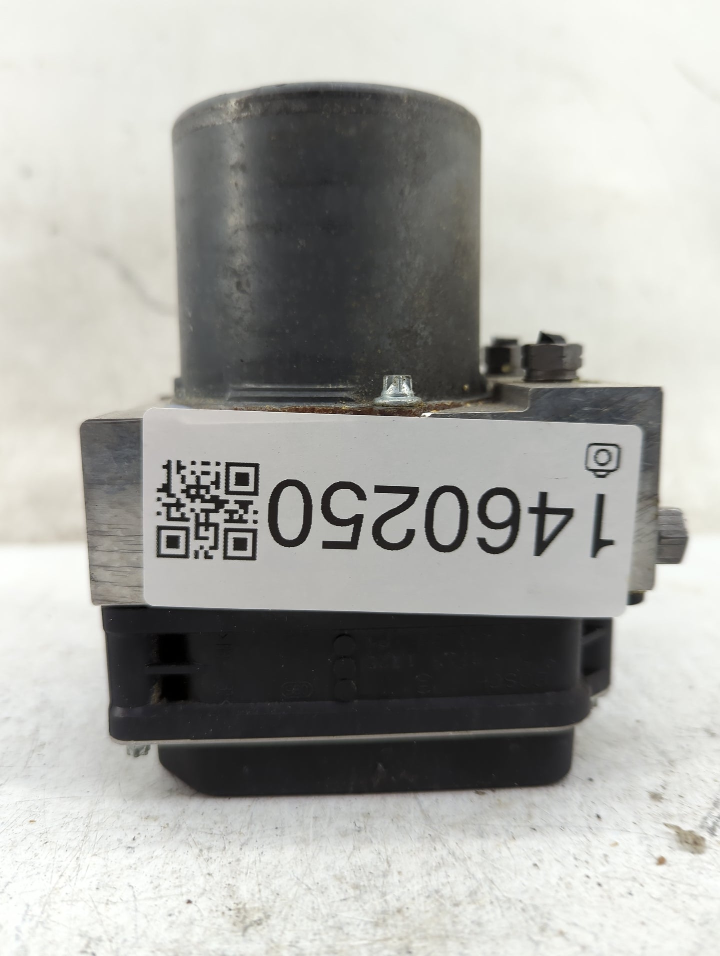 2014-2016 Audi A4 ABS Pump Control Module Replacement P/N:8K0 907 379 CP Fits Fits 2014 2015 2016 2017 OEM Used Auto Parts -