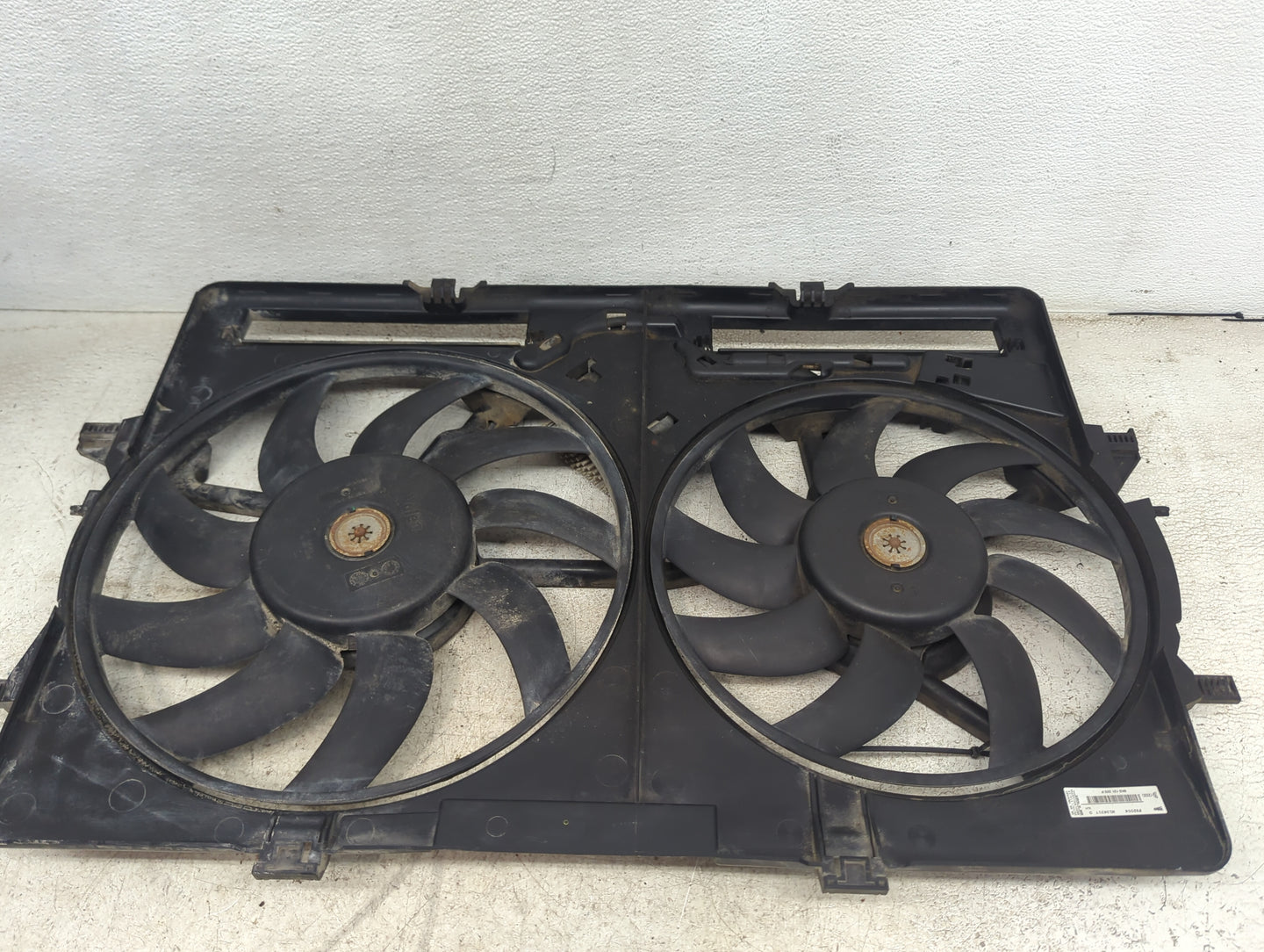 2009-2016 Audi A4 Electric Radiator Cooling Fan Motor Assembly P/N:8K0121003P 8K0959501G Fits OEM Used Auto Parts - Oemuseda