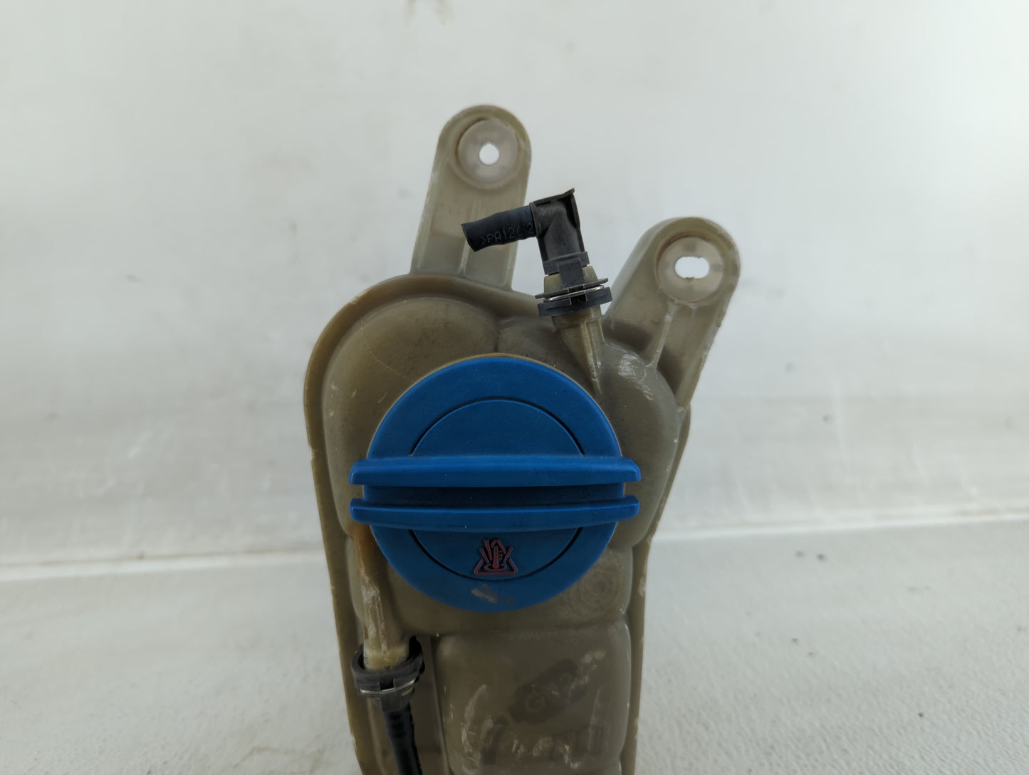 2013-2016 Audi A4 Radiator Coolant Overflow Expansion Tank Bottle 535509 - Oemusedautoparts1.com