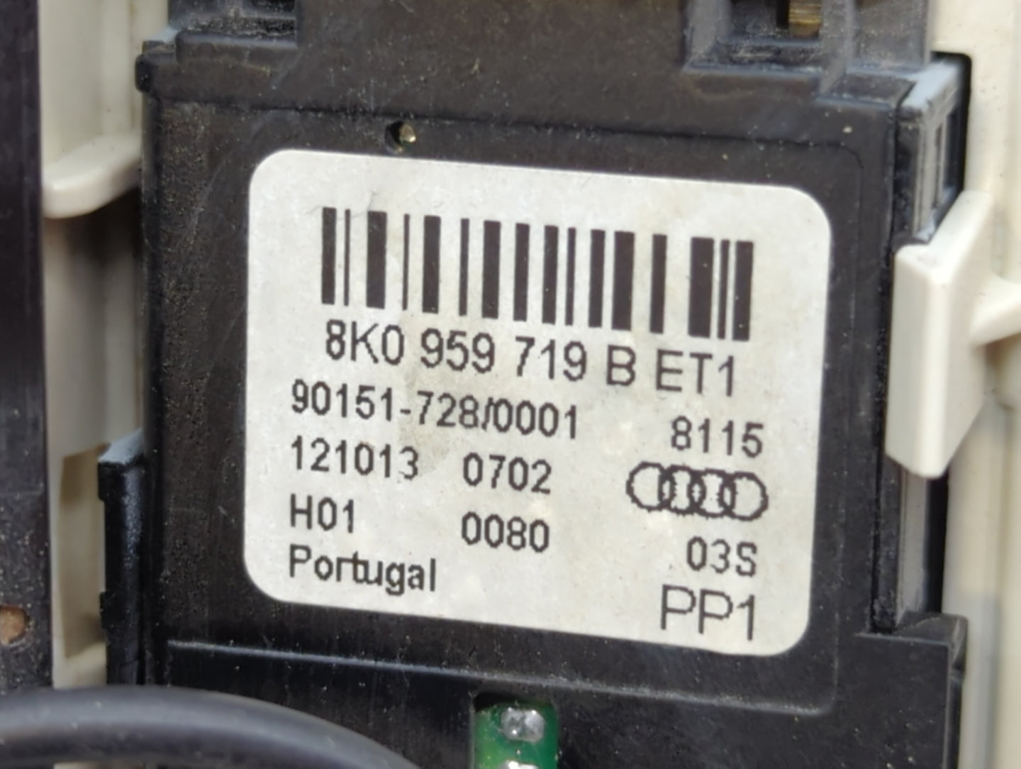 2013-2015 Audi A4 Overhead Roof Console 548758 - Oemusedautoparts1.com