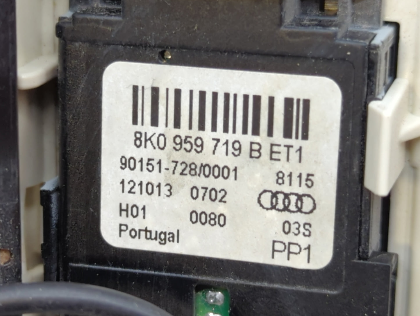 2013-2015 Audi A4 Overhead Roof Console 548758 - Oemusedautoparts1.com