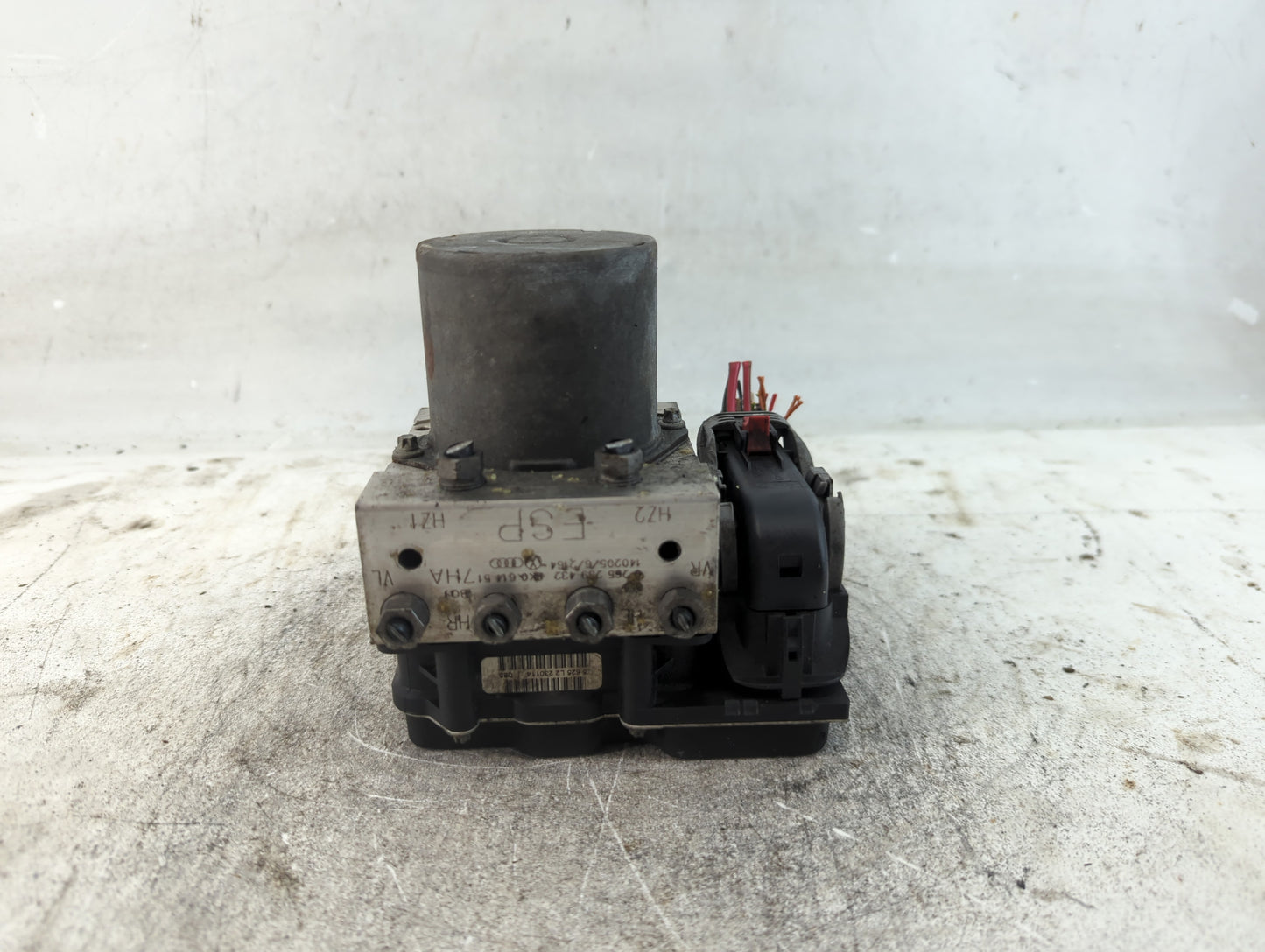 2014-2016 Audi A4 ABS Pump Control Module Replacement P/N:8K0 614 517 Fits Fits 2014 2015 2016 2017 OEM Used Auto Parts - Oe