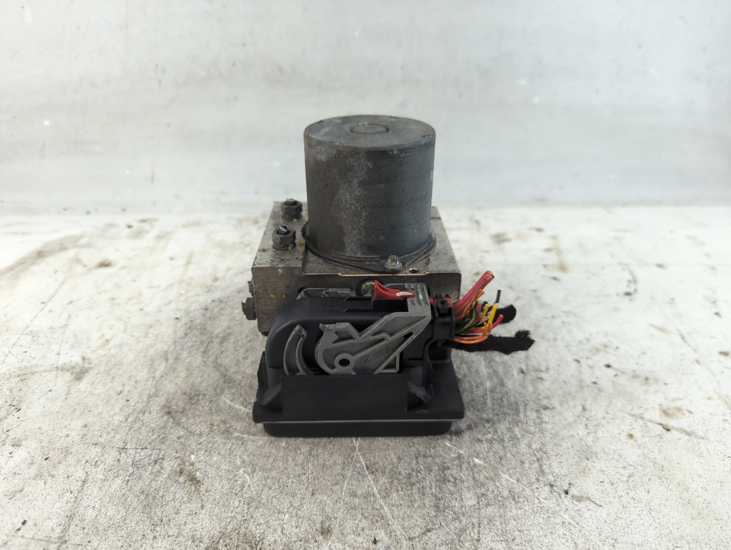 2014-2016 Audi A4 ABS Pump Control Module Replacement P/N:8K0 614 517 Fits Fits 2014 2015 2016 2017 OEM Used Auto Parts - Oe
