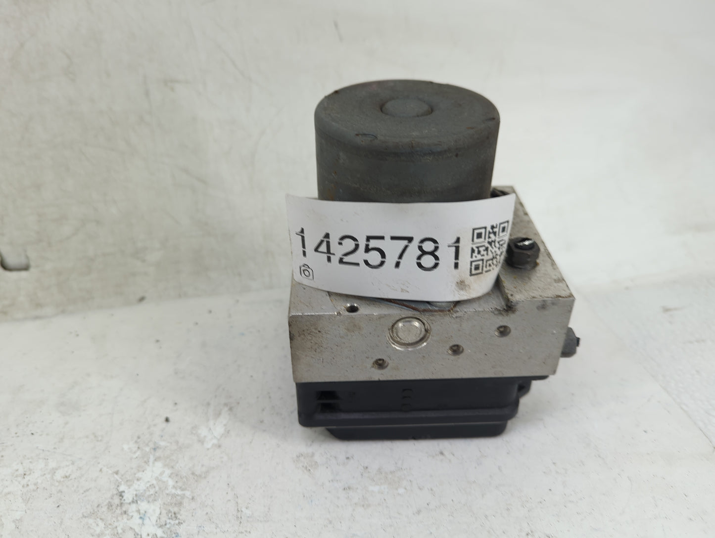 2014 Audi A5 ABS Pump Control Module Replacement P/N:8K0 907 379 CF 8K0 614 517GC, 0 265 239 296 Fits Fits 2013 OEM Used Aut