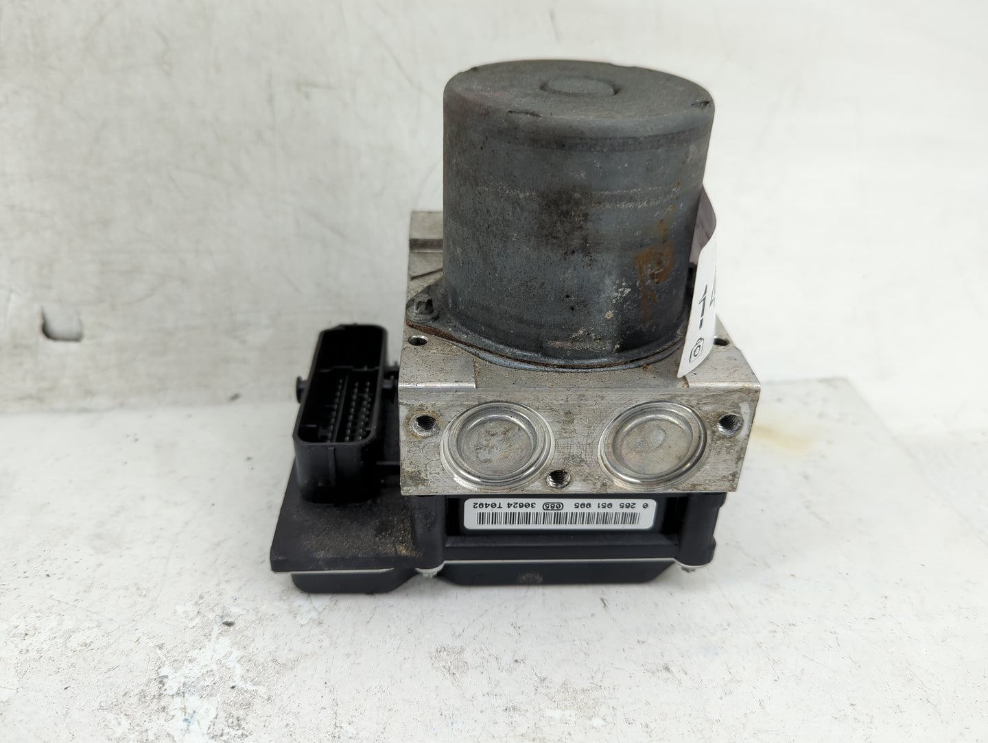 2014 Audi A5 ABS Pump Control Module Replacement P/N:8K0 907 379 CF 8K0 614 517GC, 0 265 239 296 Fits Fits 2013 OEM Used Aut