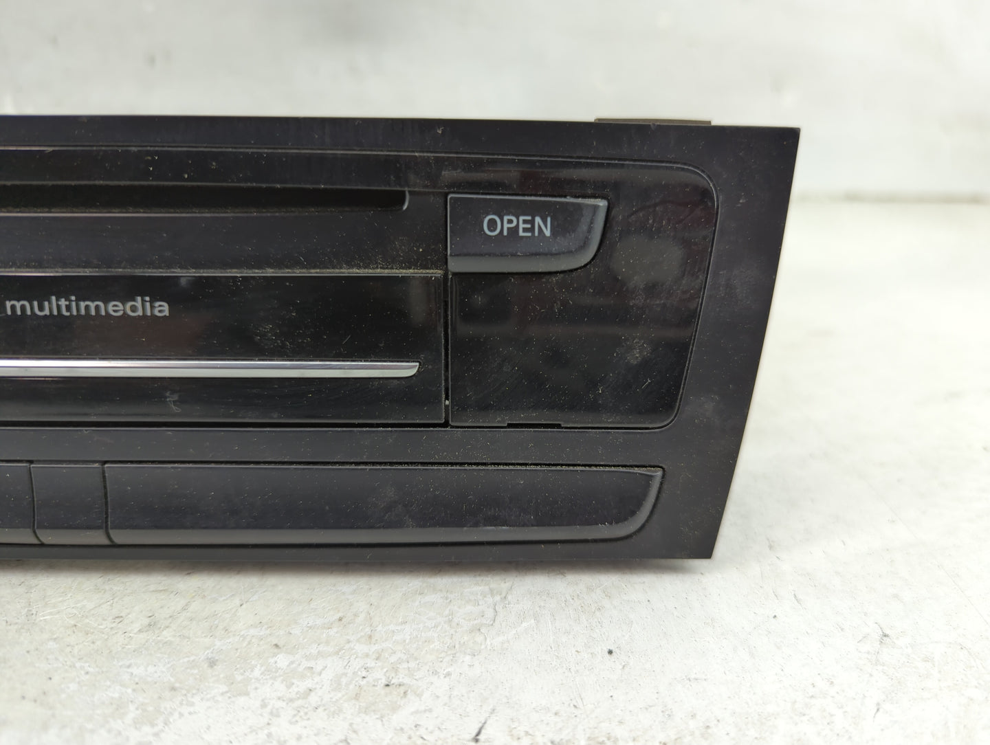 2010-2017 Audi A5 Radio AM FM Cd Player Receiver Replacement P/N:8R1035186Q CQ-JA12E6AE Fits OEM Used Auto Parts - Oemusedau