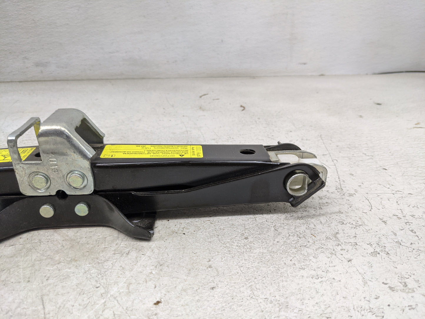 2014 Audi A5 Spare Scissor Car Jack - Oemusedautoparts1.com