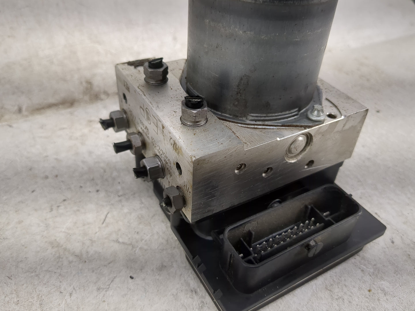 2014 Audi A5 ABS Pump Control Module Replacement P/N:8K0907379CE 8K0907379CEH09 Fits Fits 2015 2016 OEM Used Auto Parts - Oe