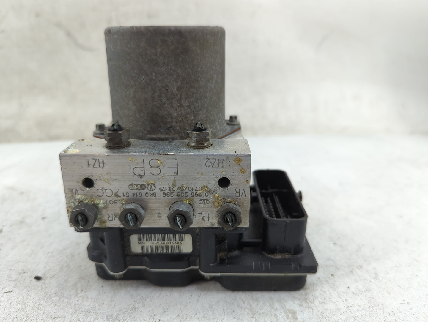 2014 Audi A5 ABS Pump Control Module Replacement P/N:8K0 907 379 CF Fits Fits 2013 OEM Used Auto Parts - Oemusedautoparts1.c